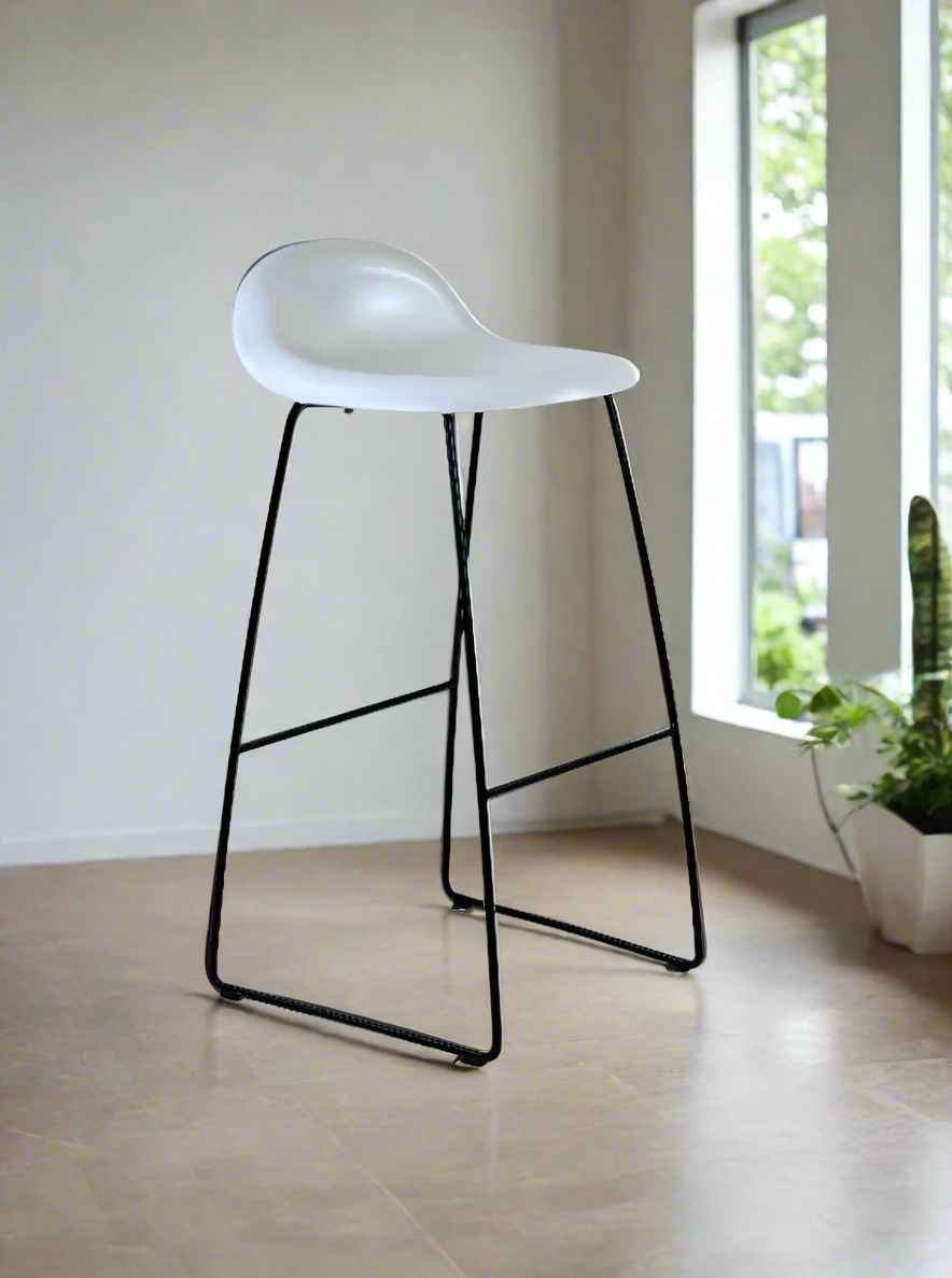 GUBI | 3D Barstol - Sledge Base Hvid/Sort ben