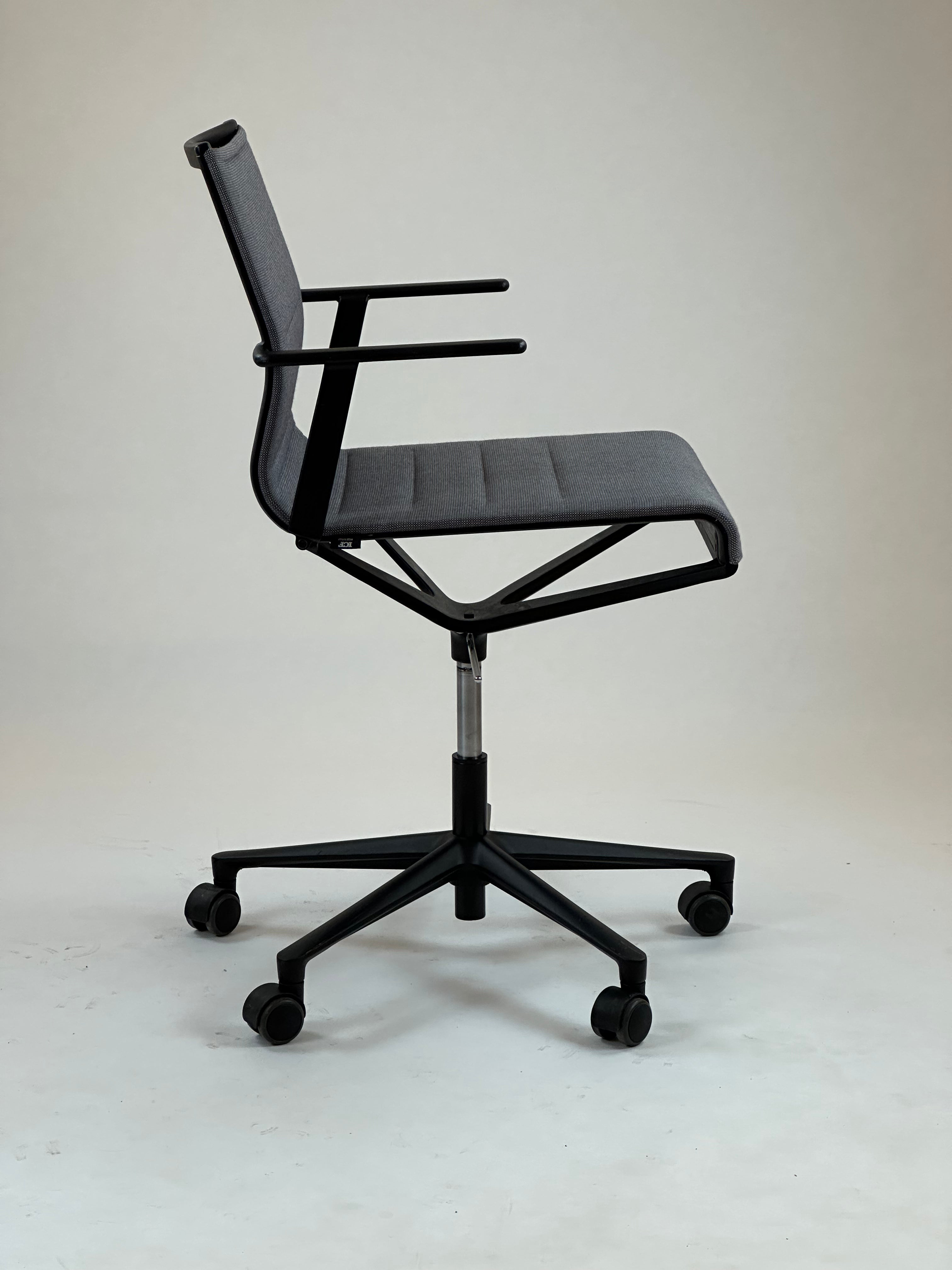 ICF Stick Swivel konferencestol med gaslift – grå/sort