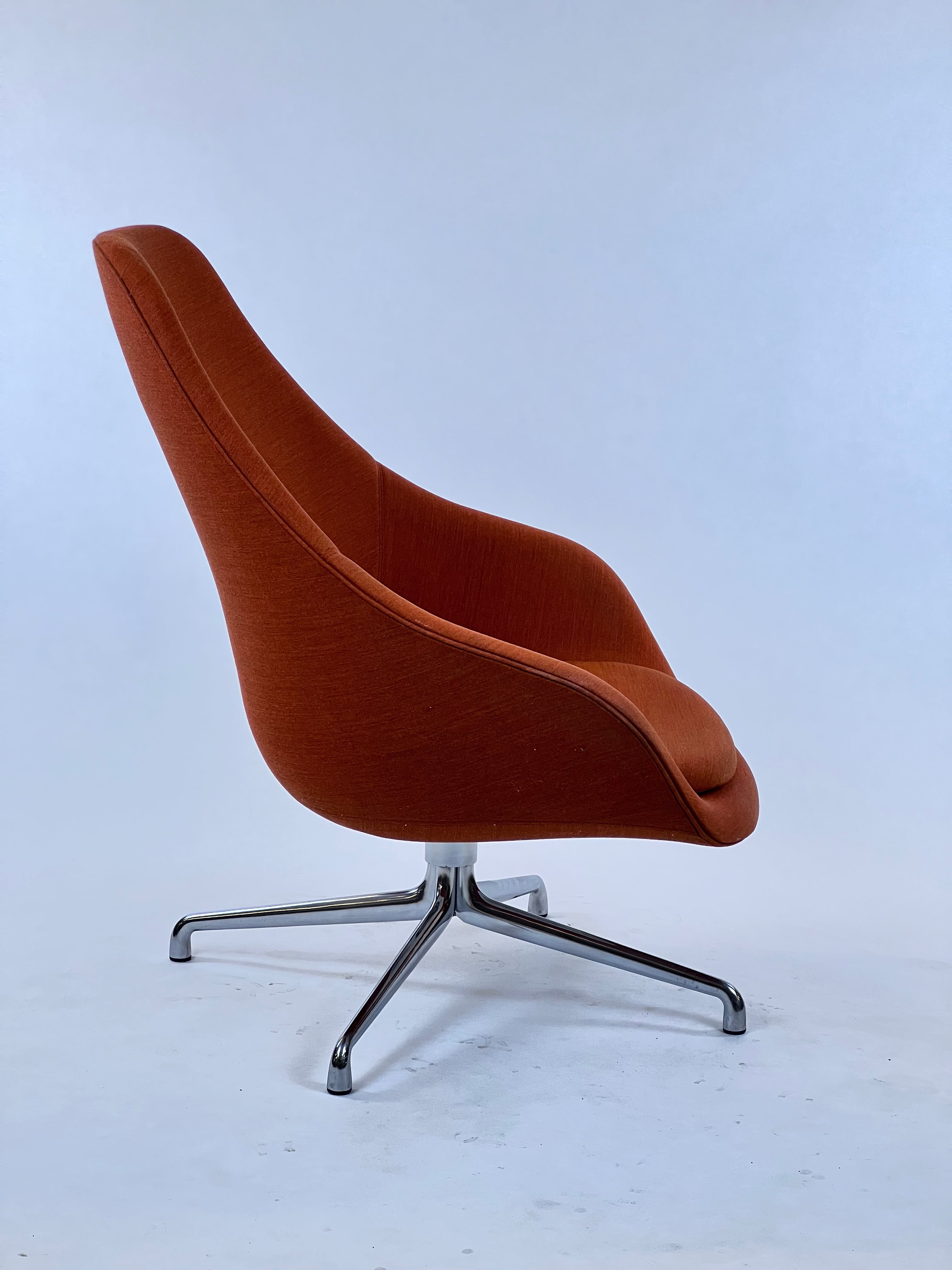 About A Lounge 91 høj drejestol (AAL 91), fuldpolstret orange