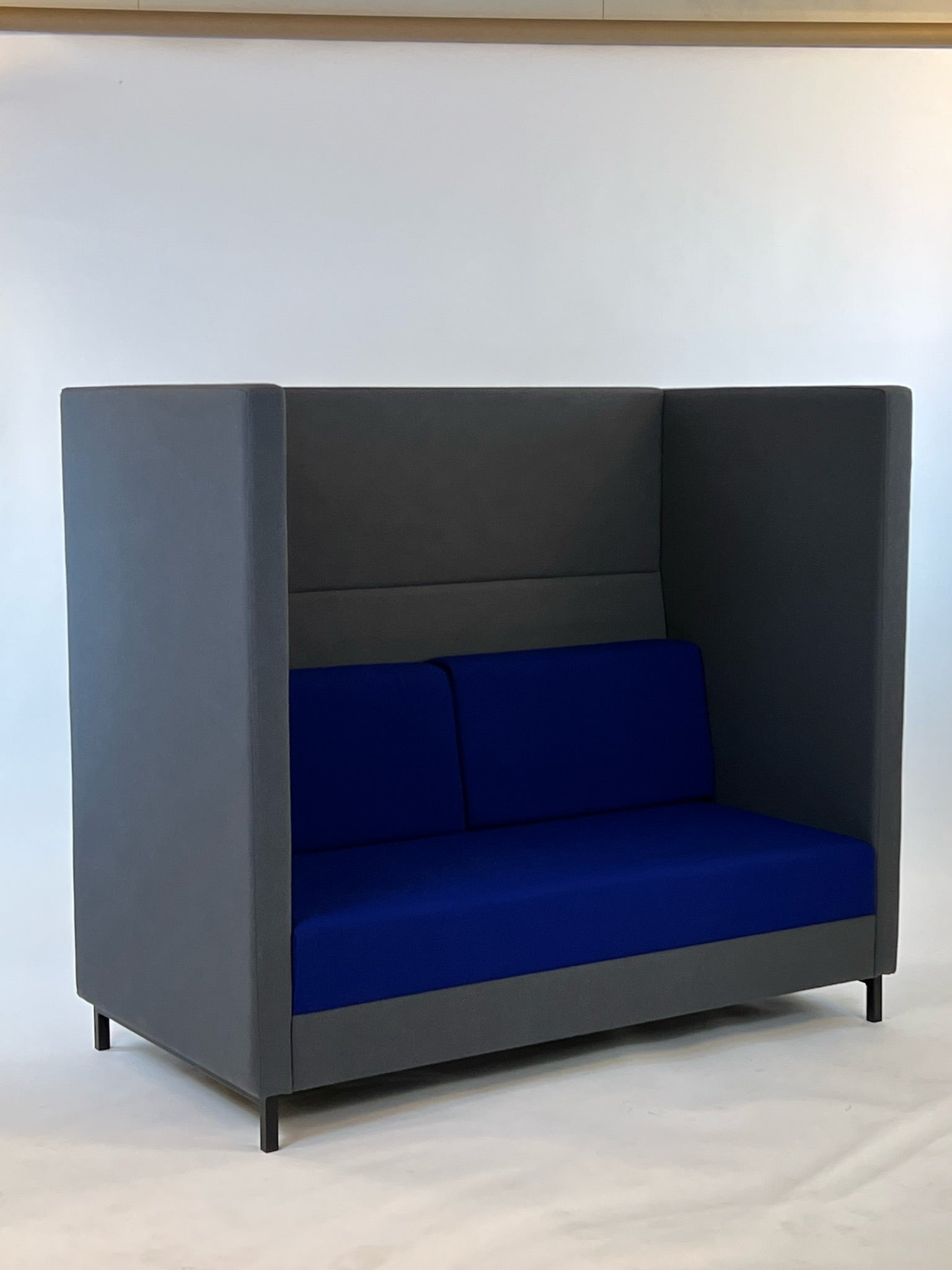 Akustiksofa til to personer