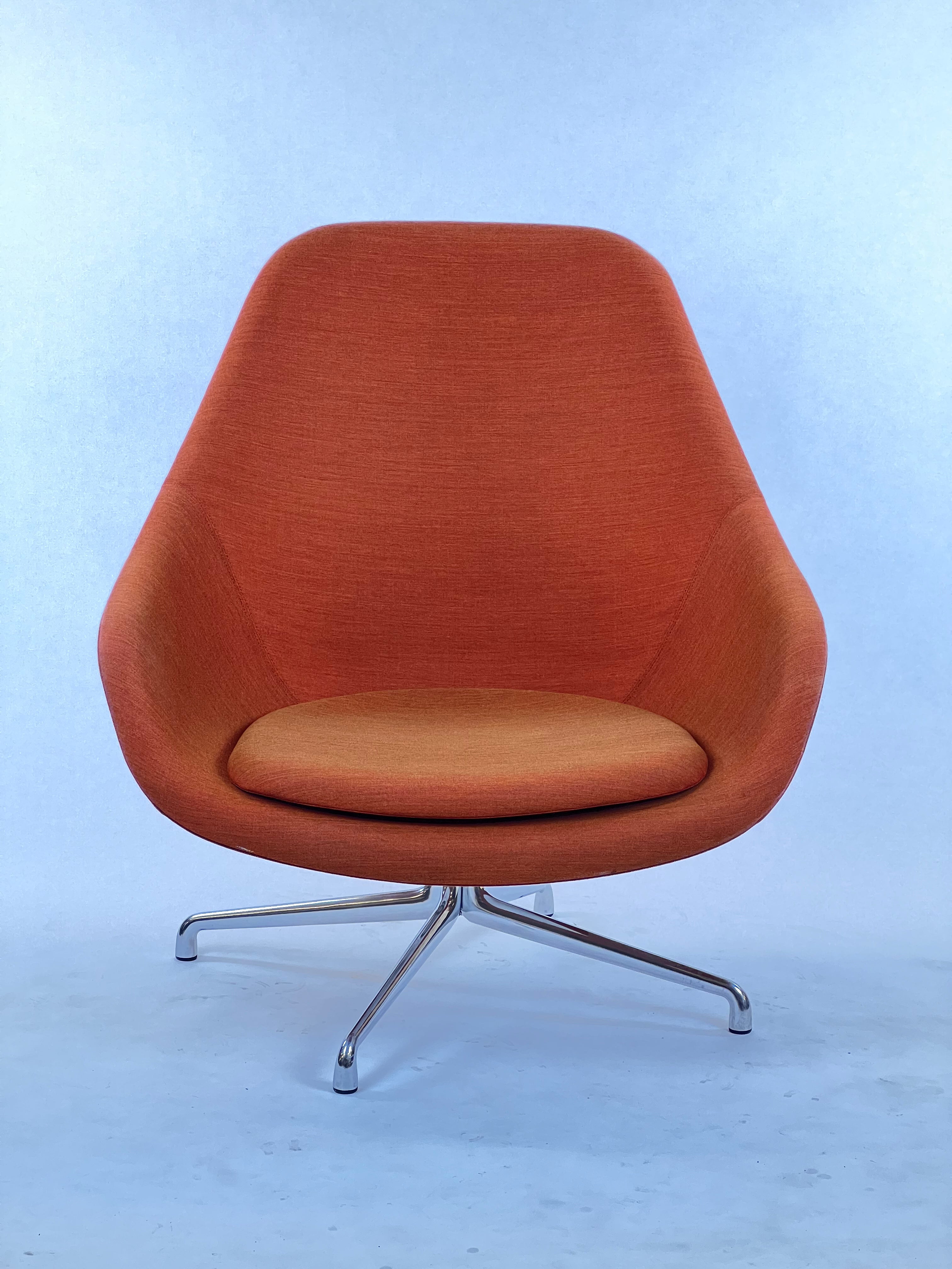 About A Lounge 91 høj drejestol (AAL 91), fuldpolstret orange