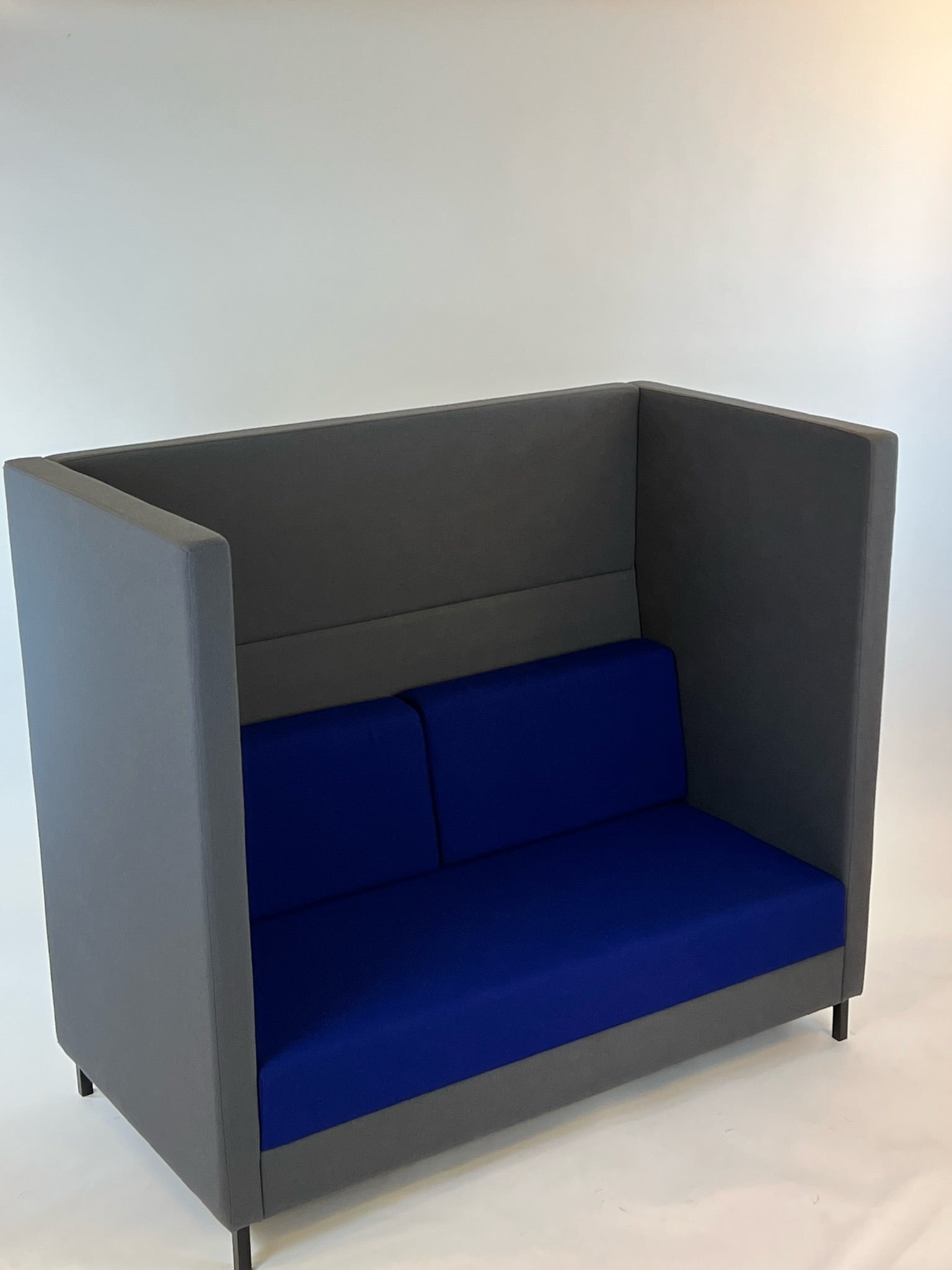 Akustiksofa til to personer