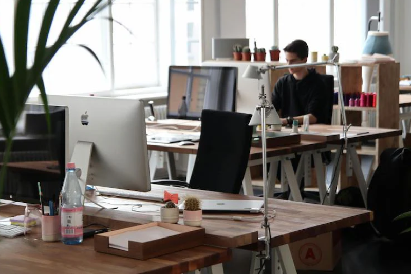 Tips til at skrue op for ergonomien på arbejdspladsen