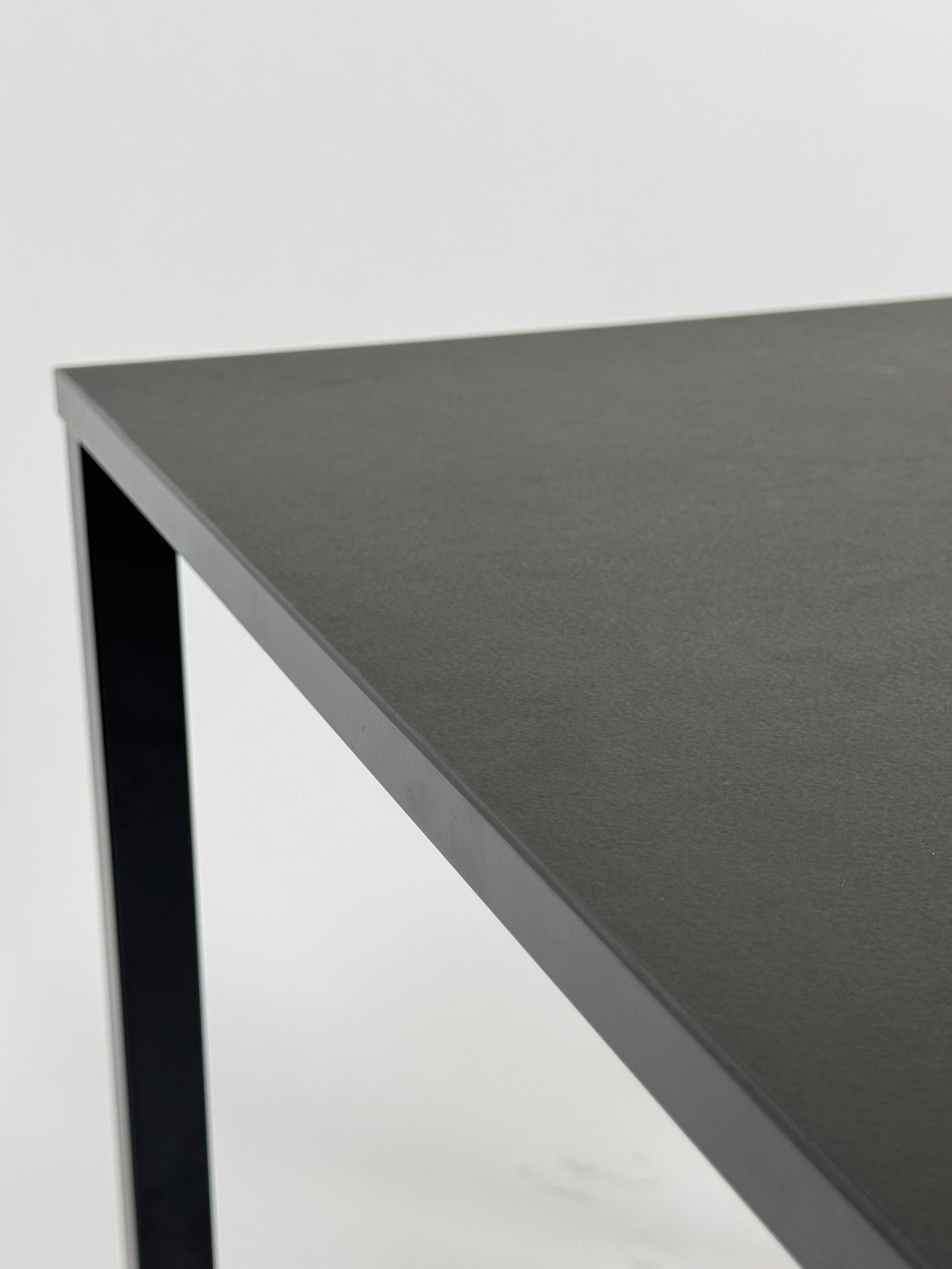 Holmris B8 Quadro Bord – Grå/Sort Stel