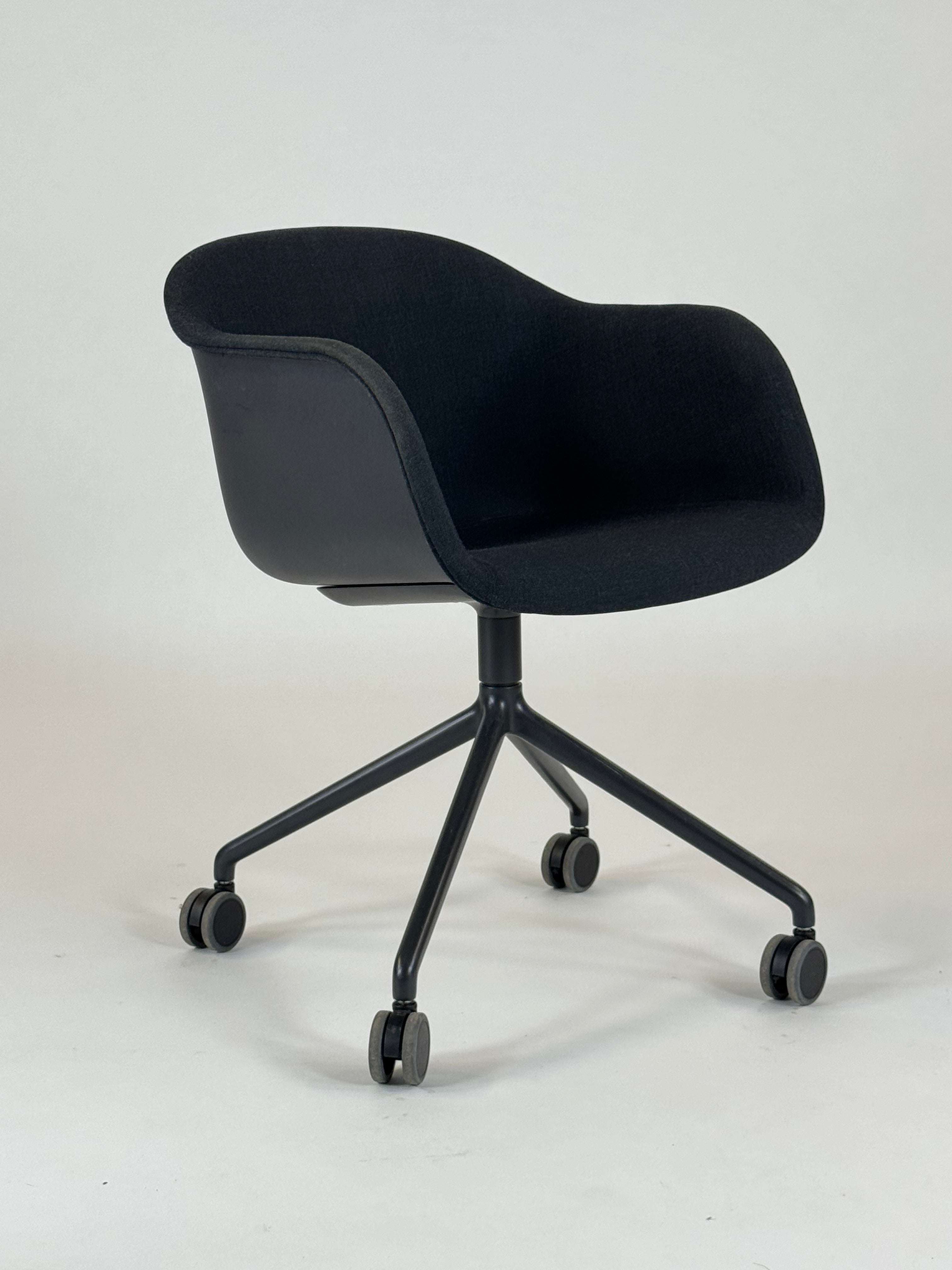 Muuto Fiber Armchair m. Hjul - Sort