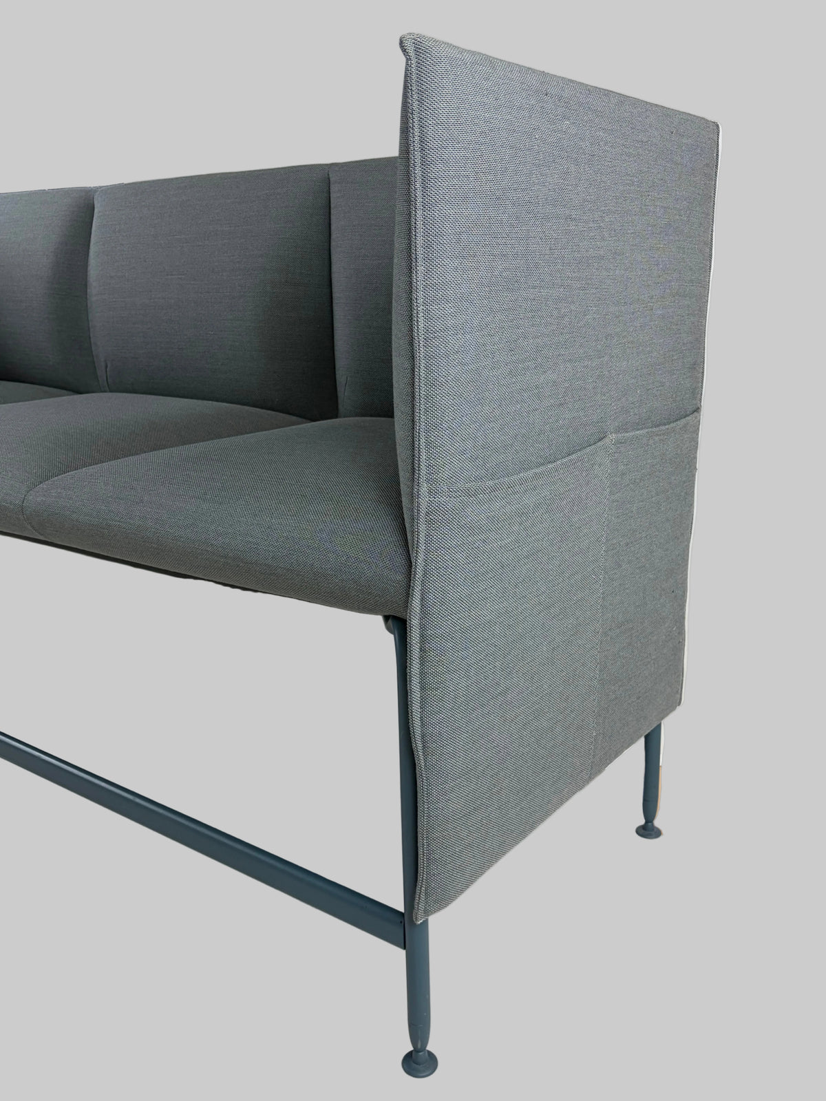 Materia Alto Sofa – Grå/Blåt Stel