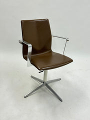Four Design - 4-Cast® XL Mødestol (Mørkebrun m. krom armlæn)