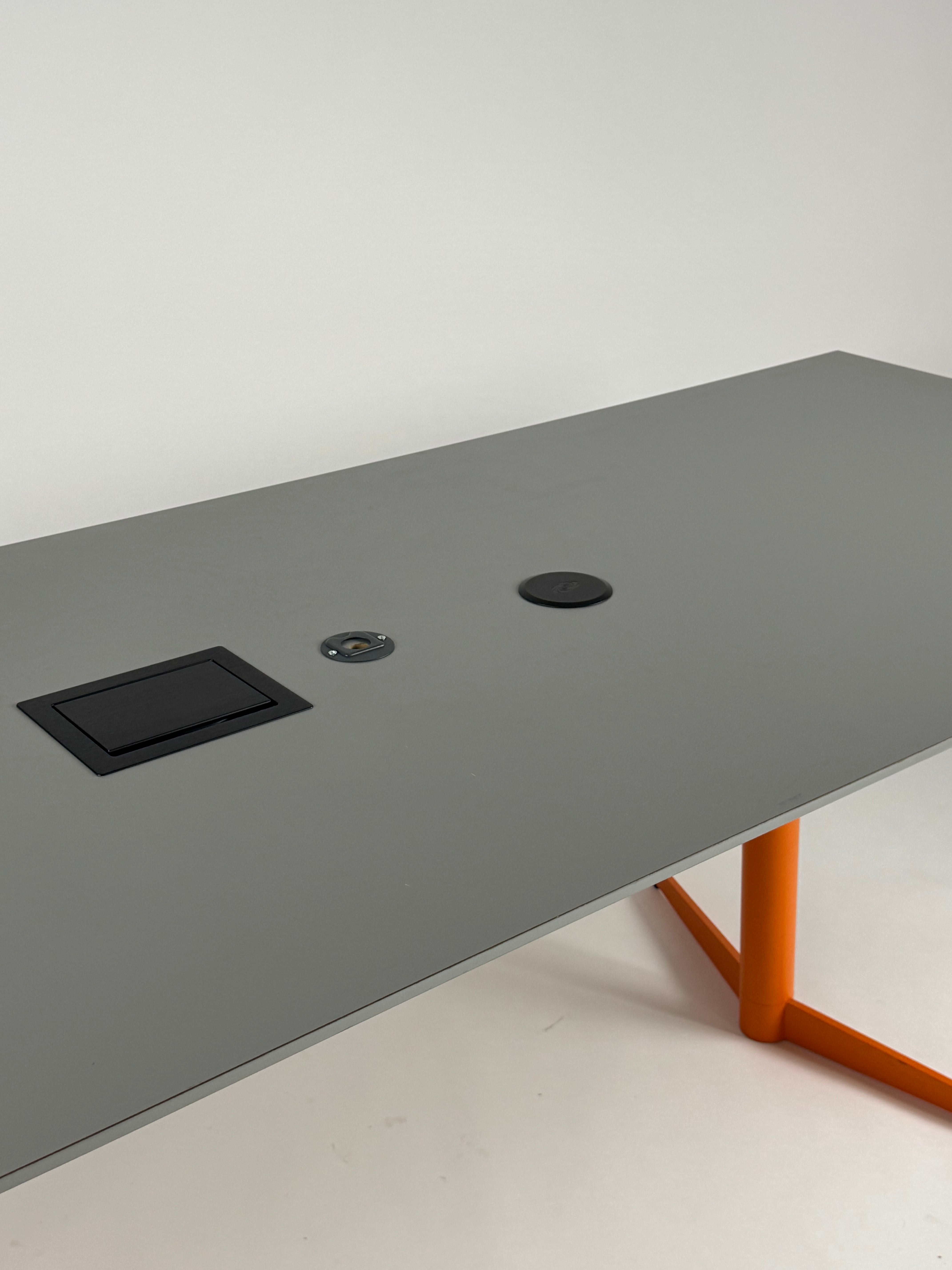 Mødebord – Grå/Orange Stel 280x90cm