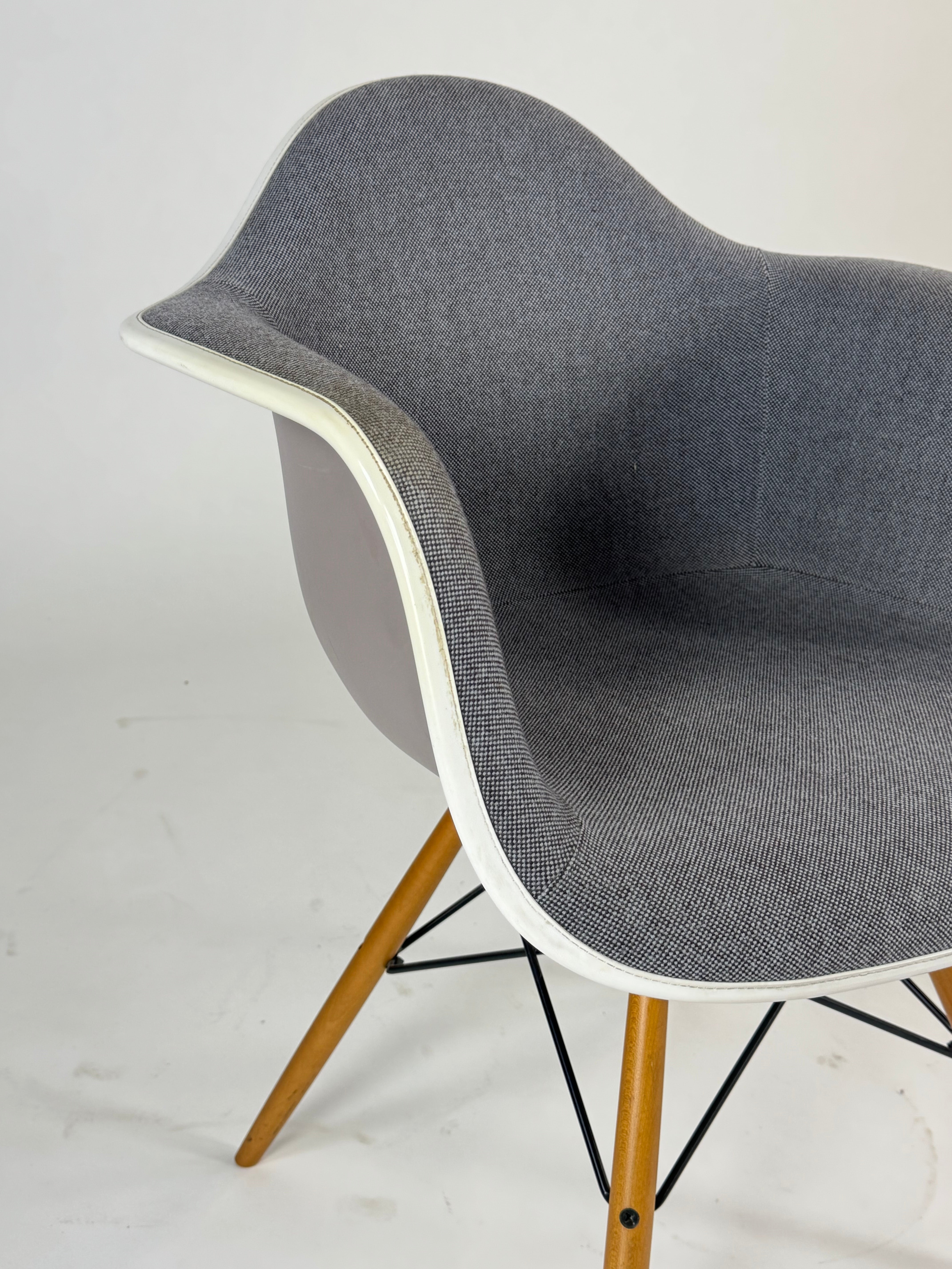 Vitra - Eames Plastic Armchair