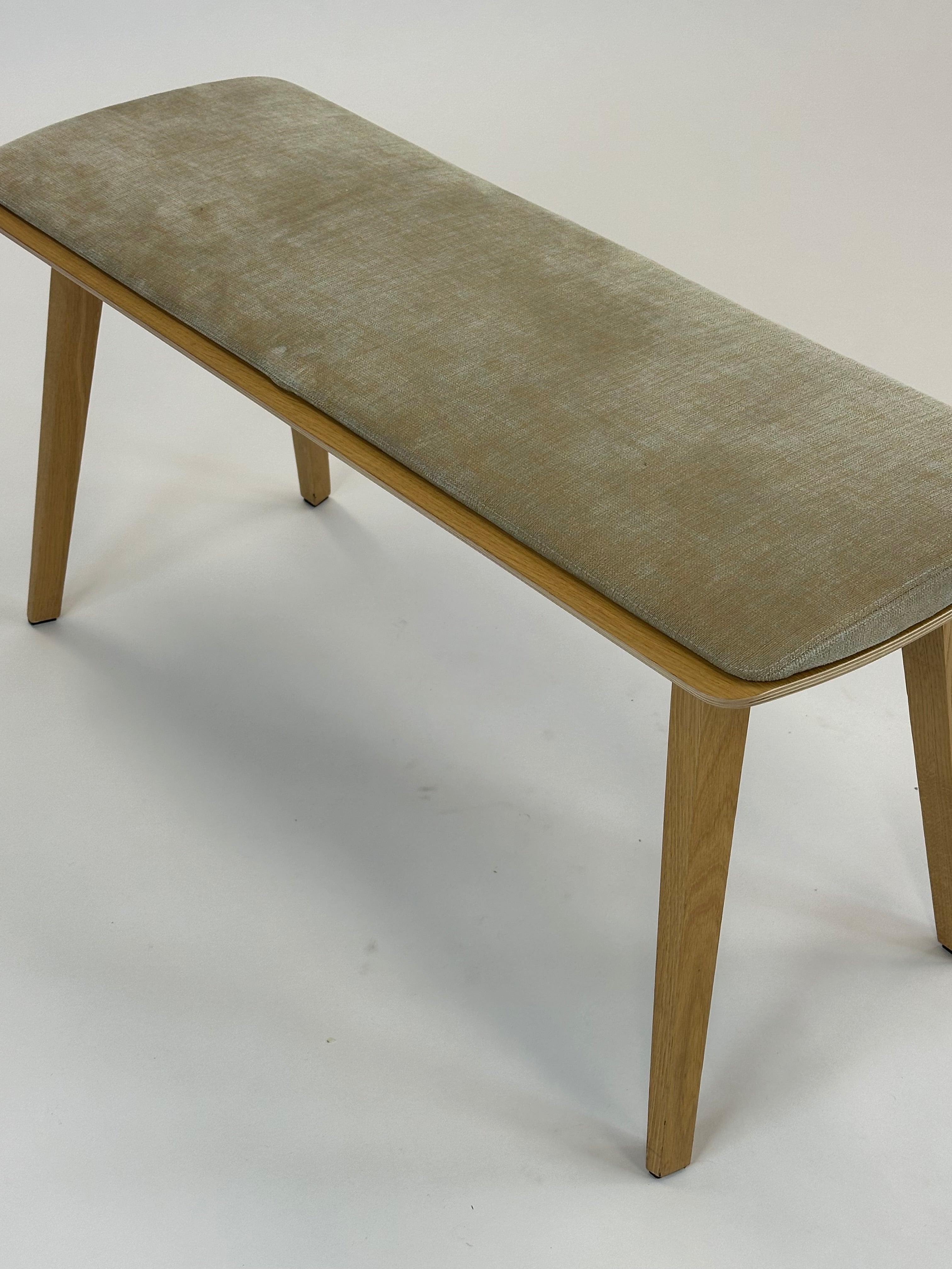 Elegant Bænk i Egetræ m. Sædepolstring