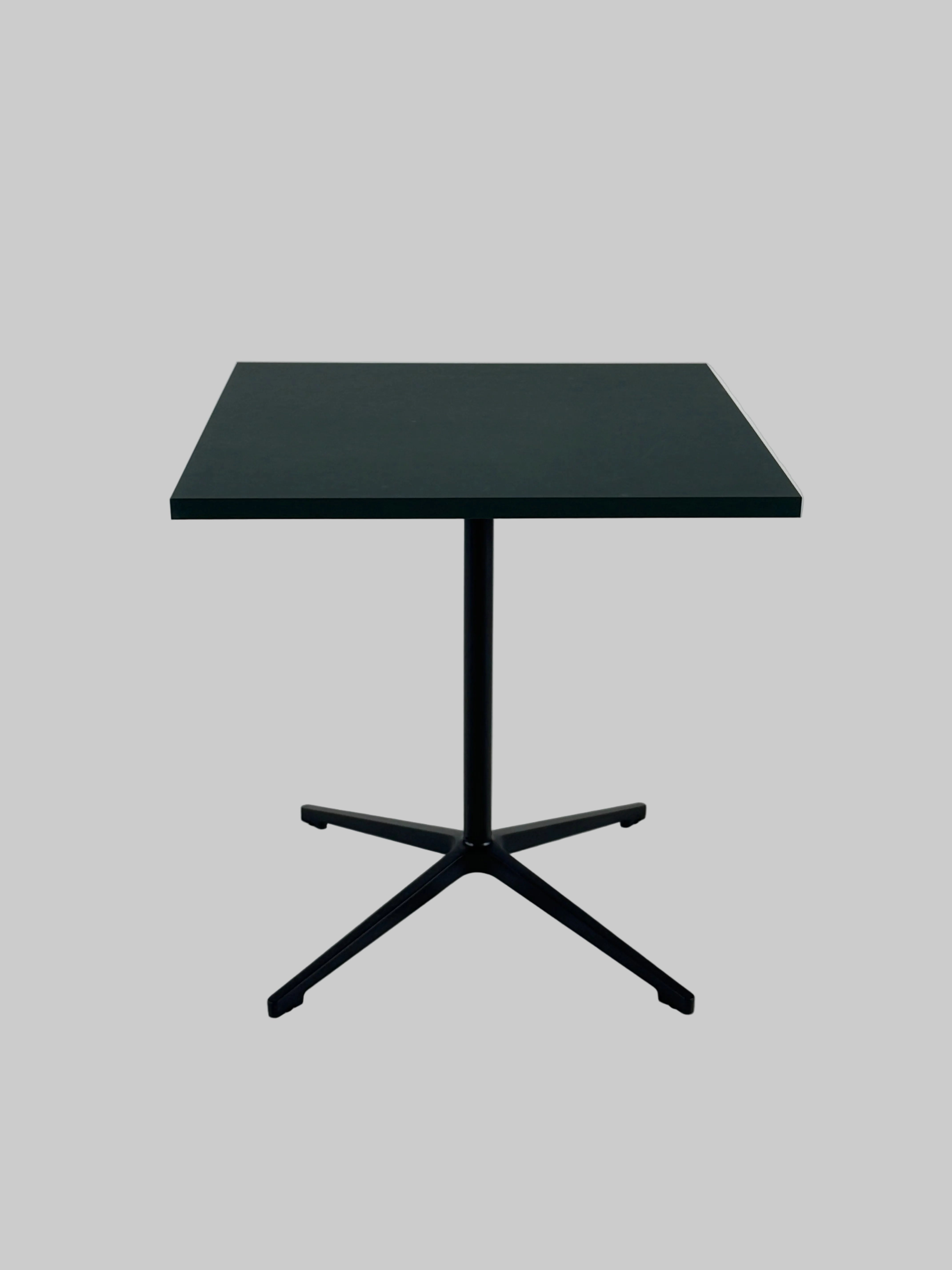 Bord – Mørkegrøn/Sort Stel 70x70cm