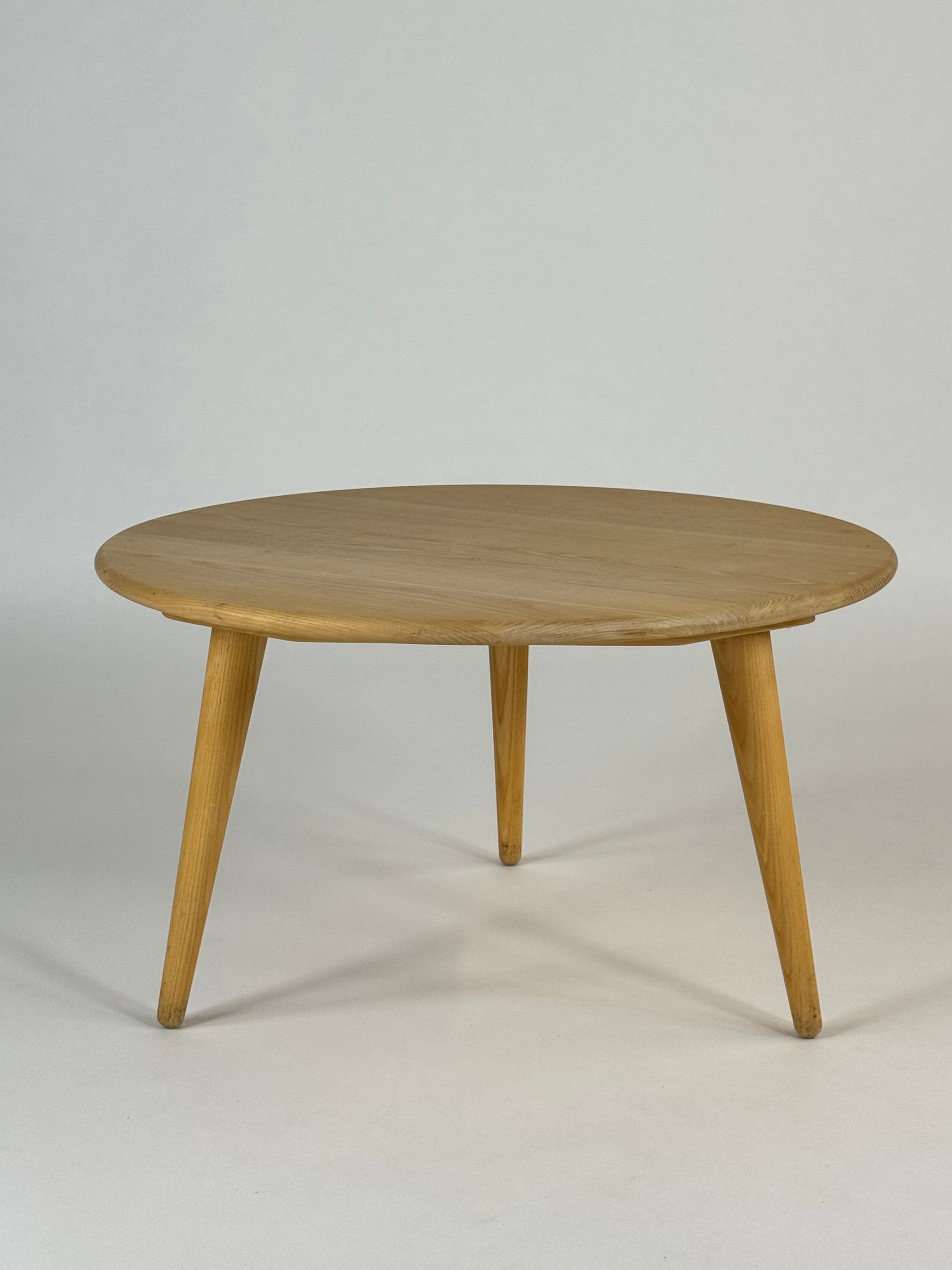 Carl Hansen & Søn CH008 Sofabord – Eg Ø78 cm