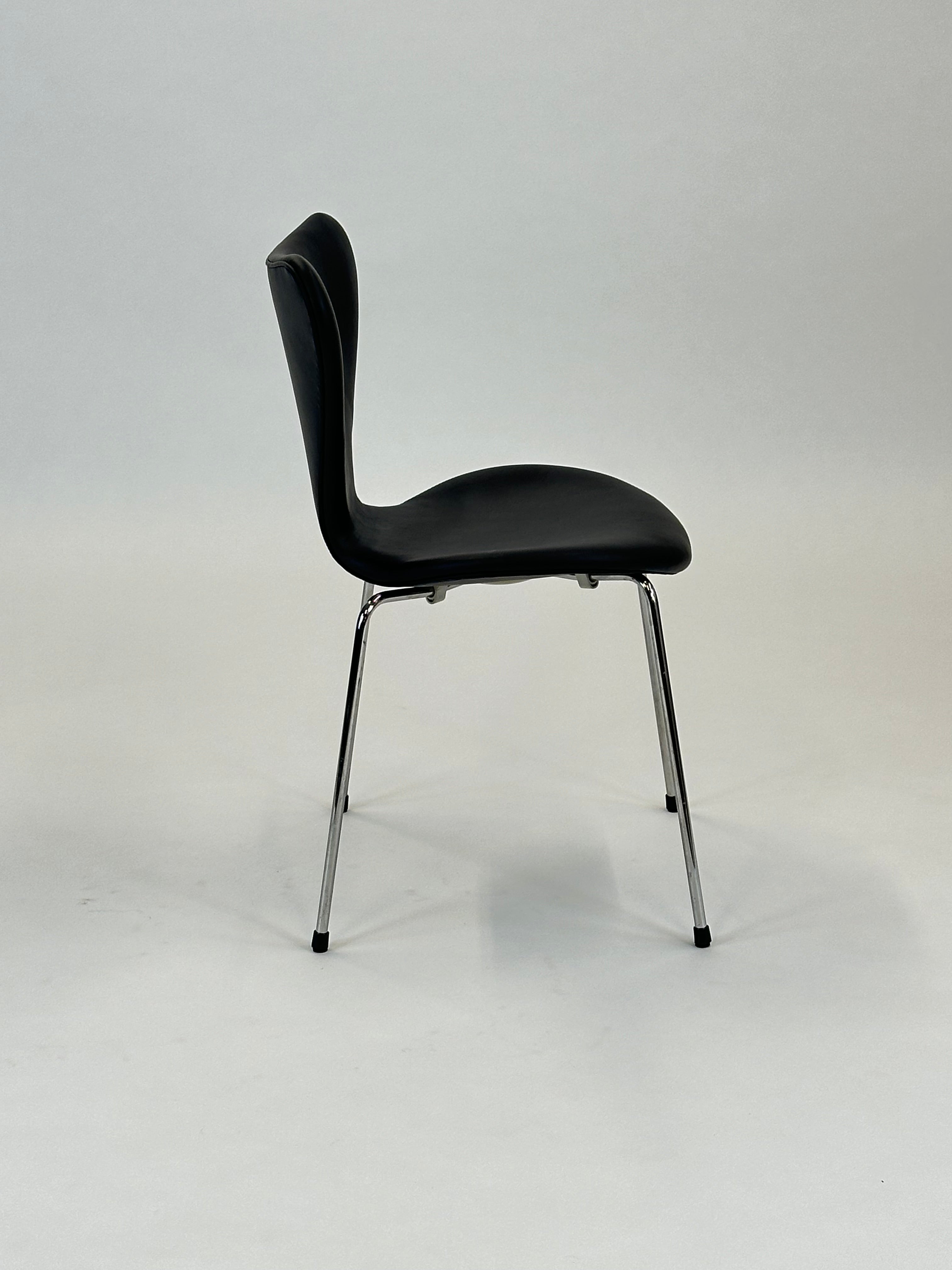 Fritz Hansen | Series 7 Stol (Sort)