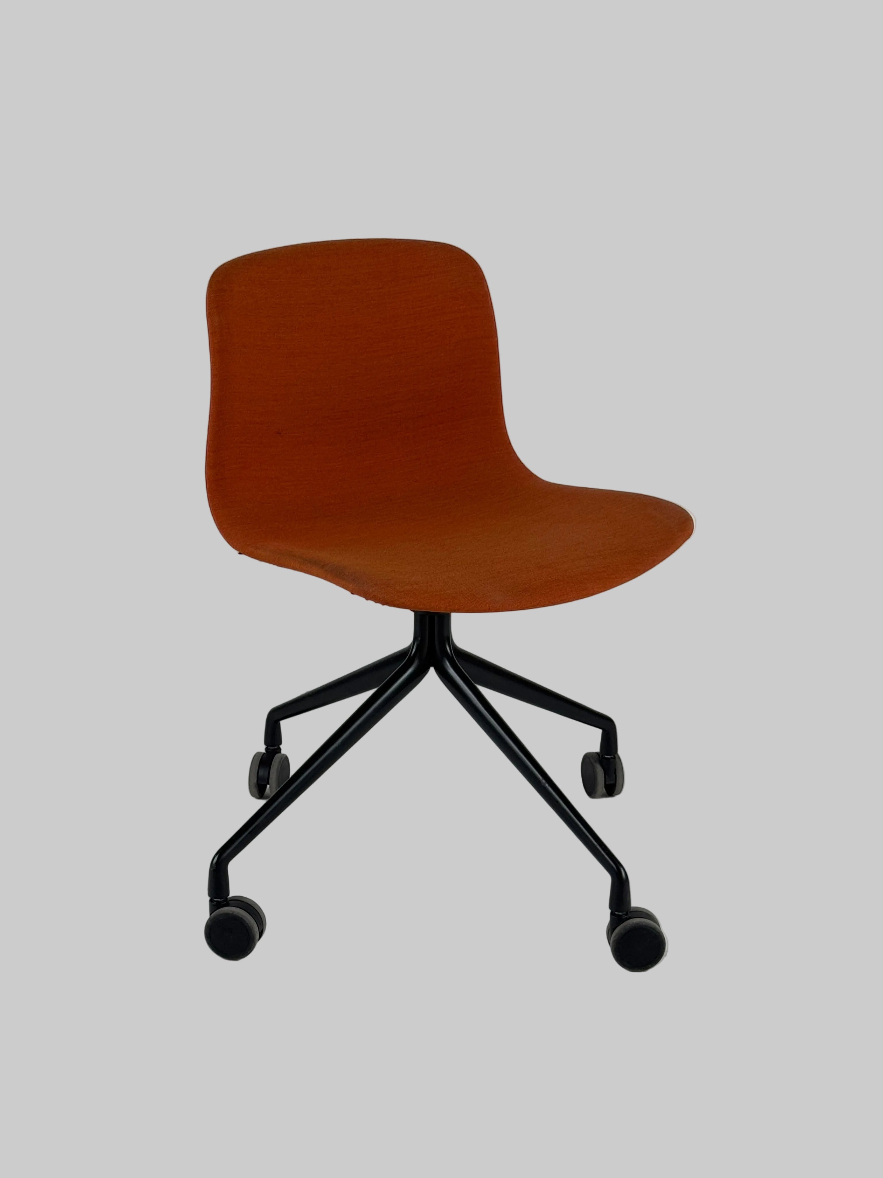 HAY AAC15 Stol - Orange/Sort Stel