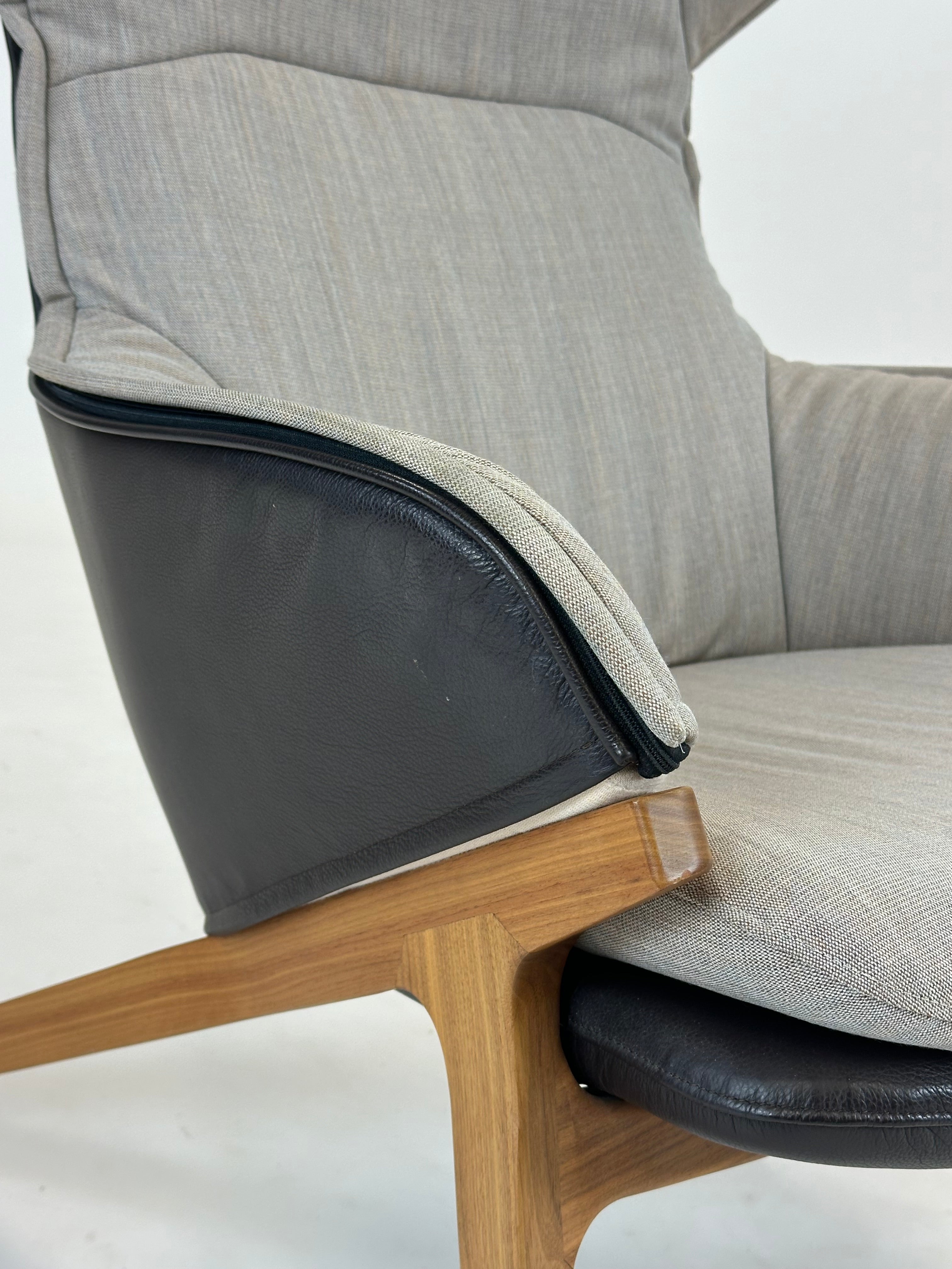P22 Wingback Lounge Chair - Cassina