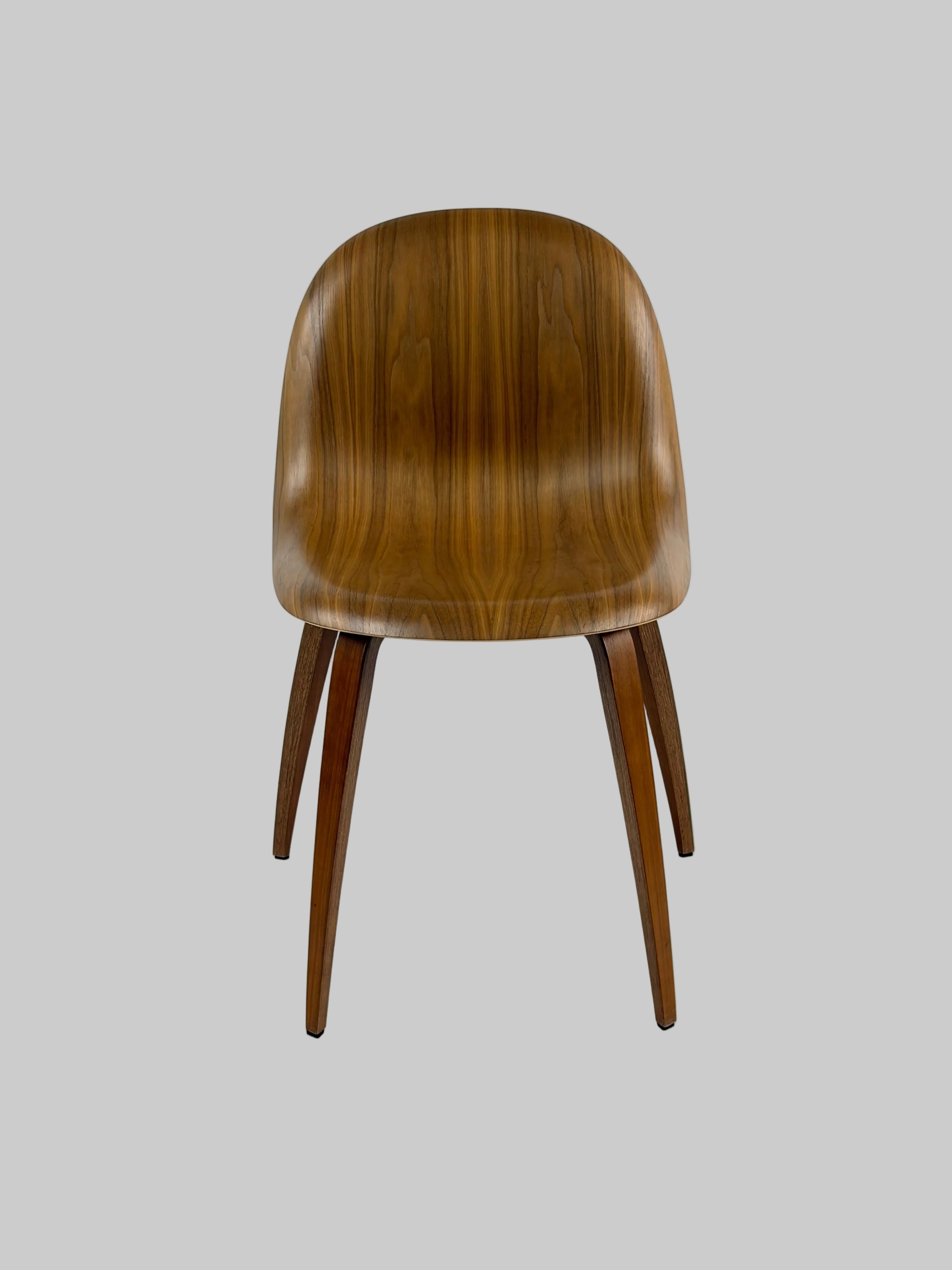 GUBI 3D Dining Stol – Natur