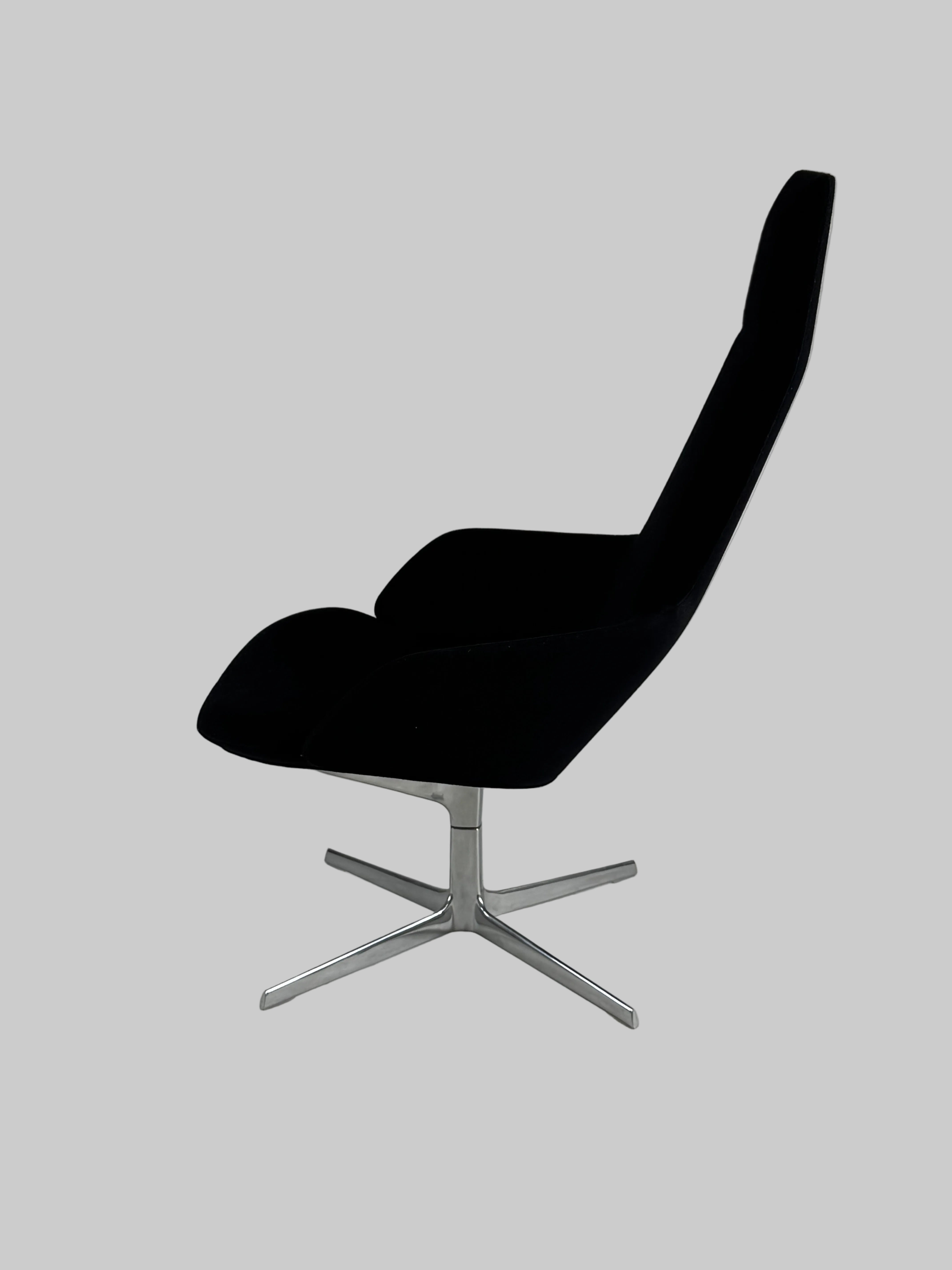 Arper Aston Loungestol – Sort/Krom Stel