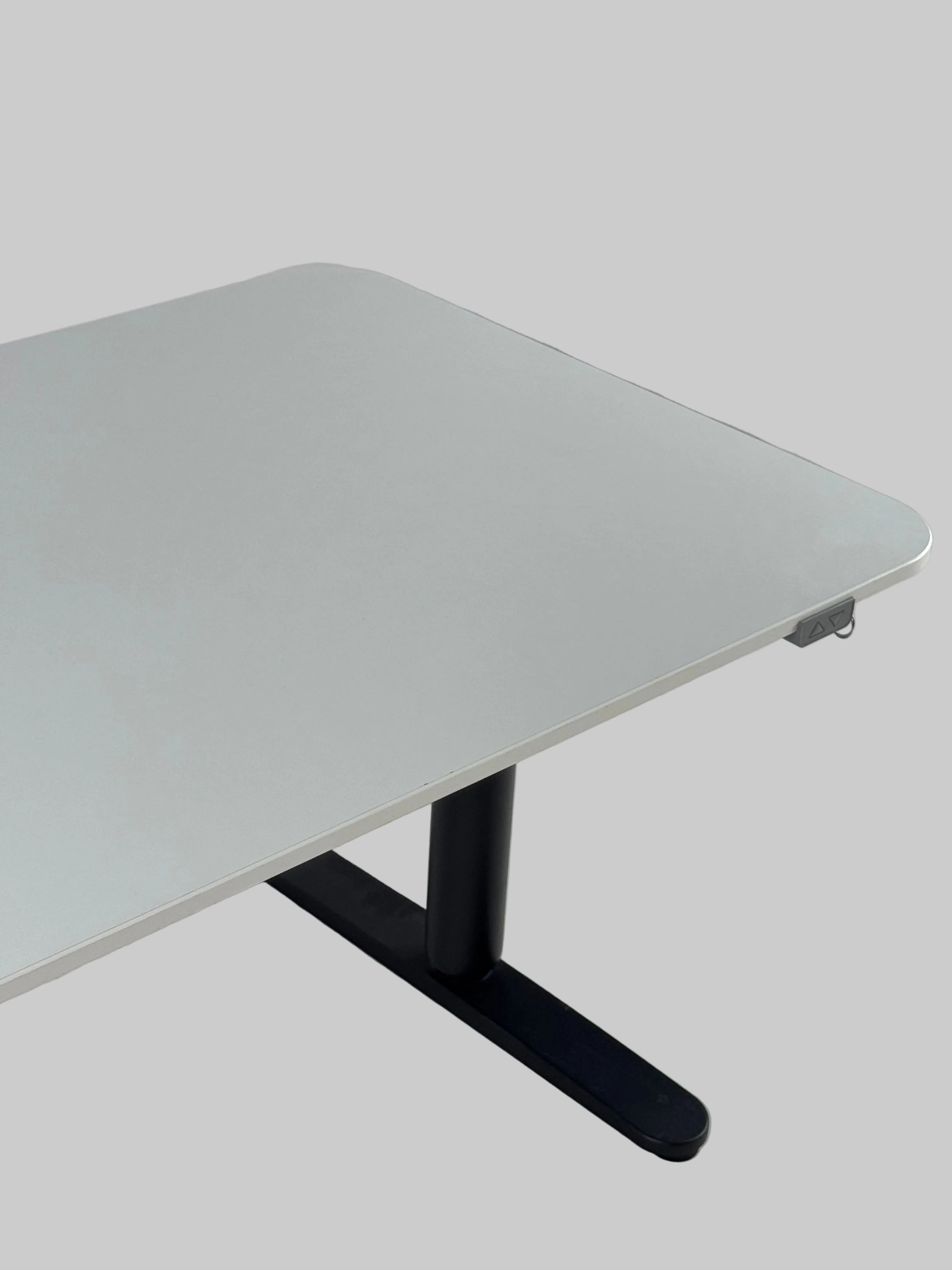 IKEA BEKANT Hæve/sænkebord – Hvid/Sort Stel 120x80 cm