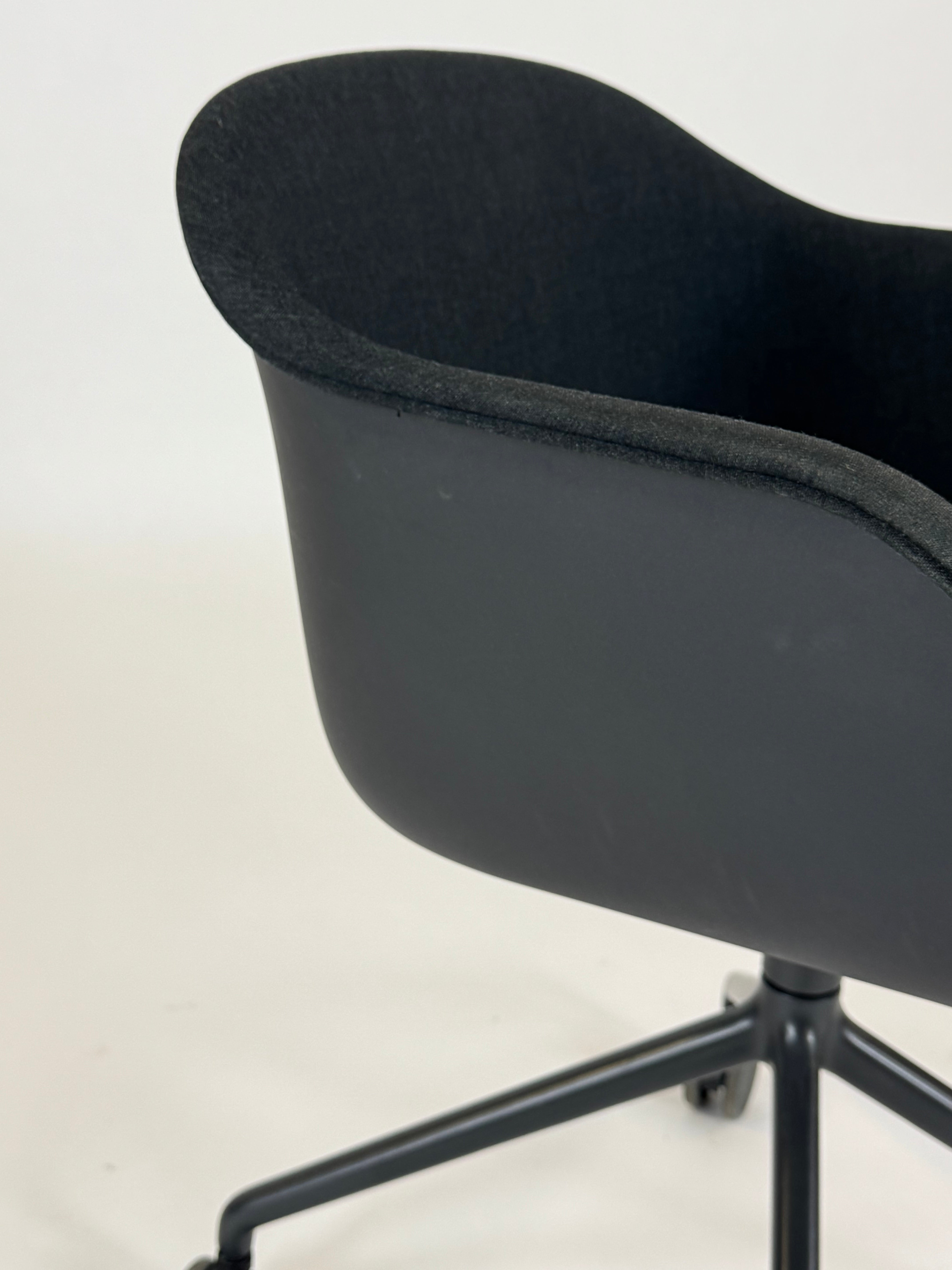 Muuto Fiber Armchair m. Hjul - Sort