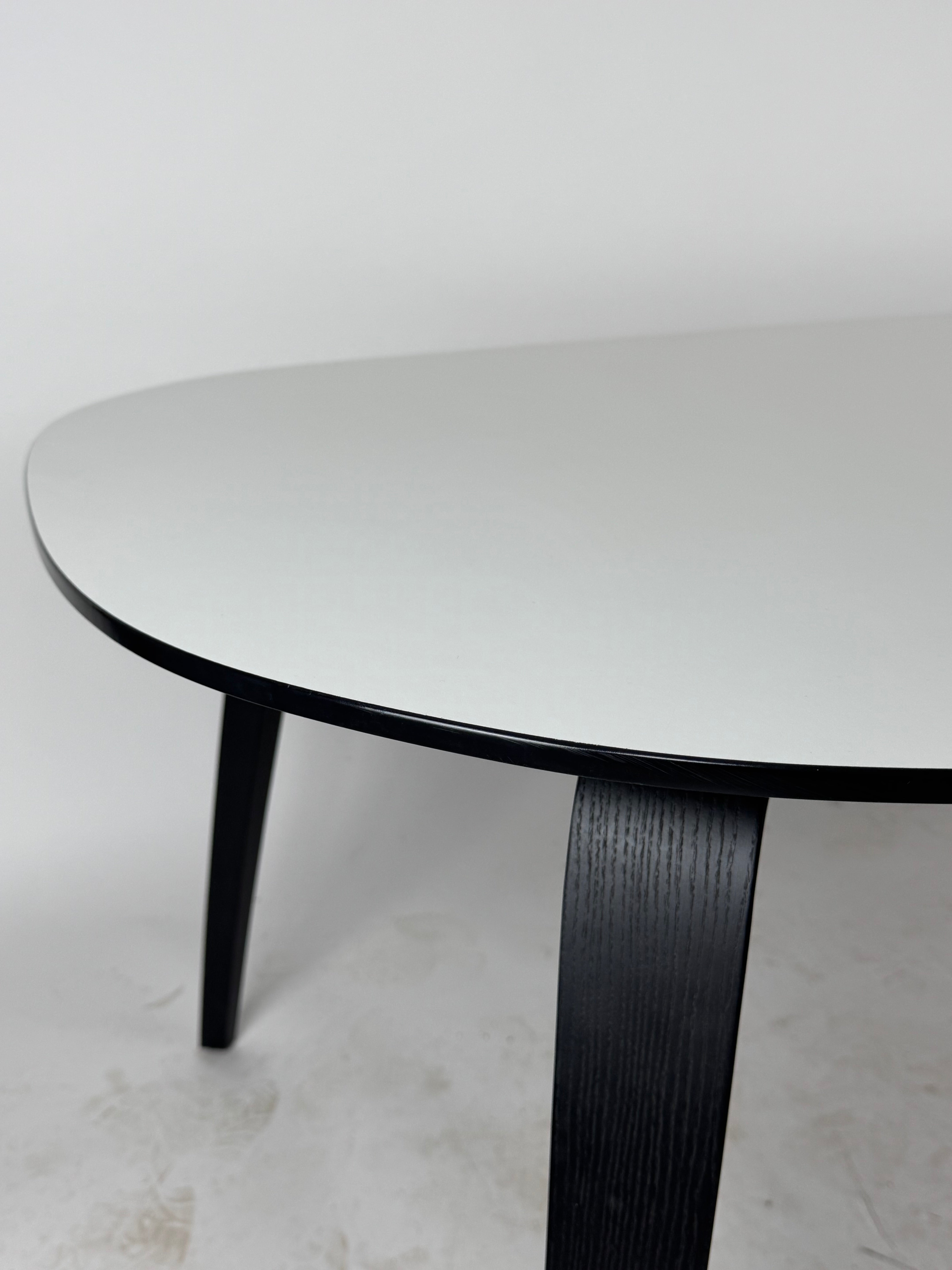 Gubi Bord - Hvid/Sort Stel 230x120x73 cm