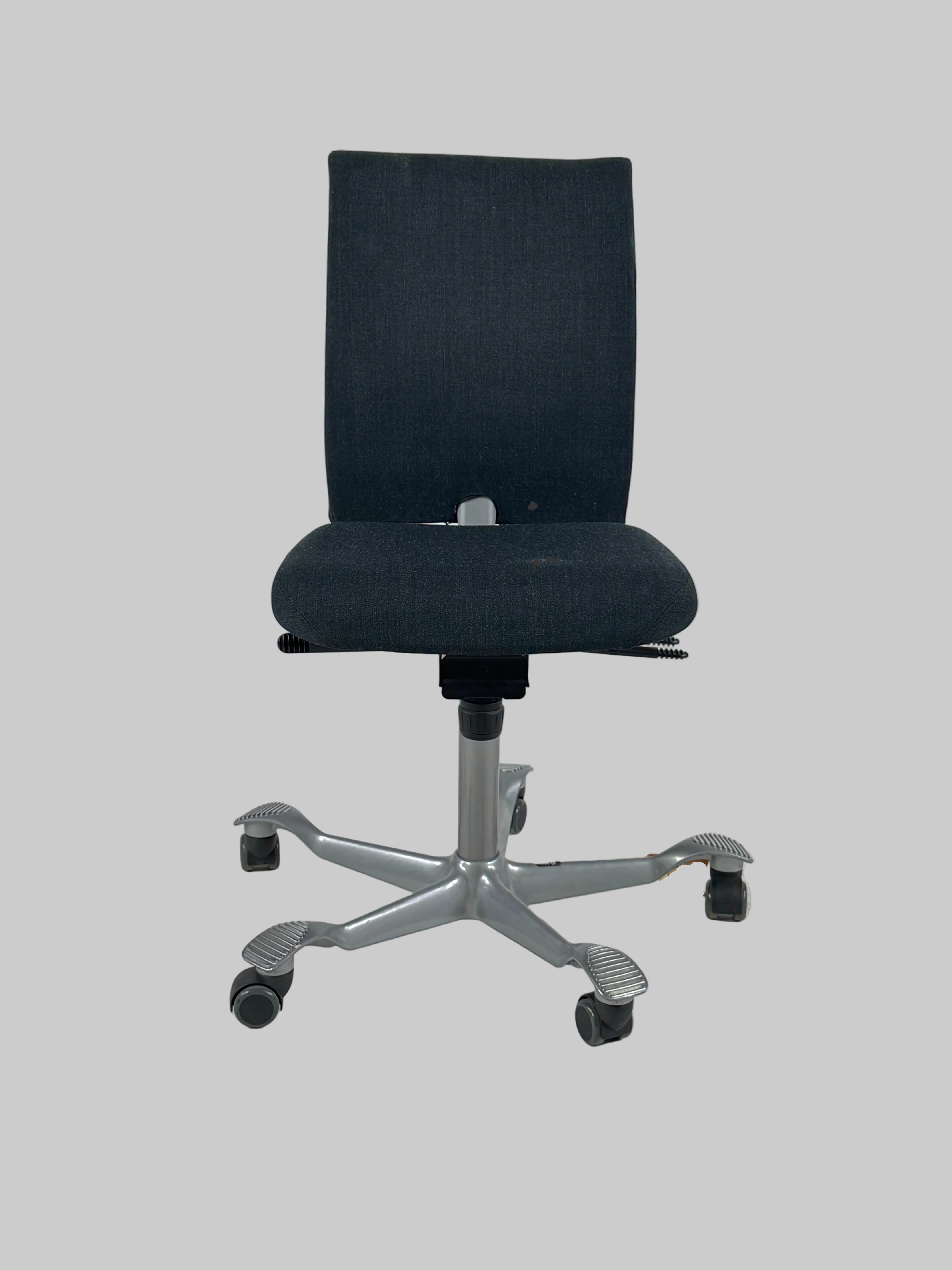 HÅG H04 4100 Kontorstol – Mørkegrå/Gråt Stel 200 mm