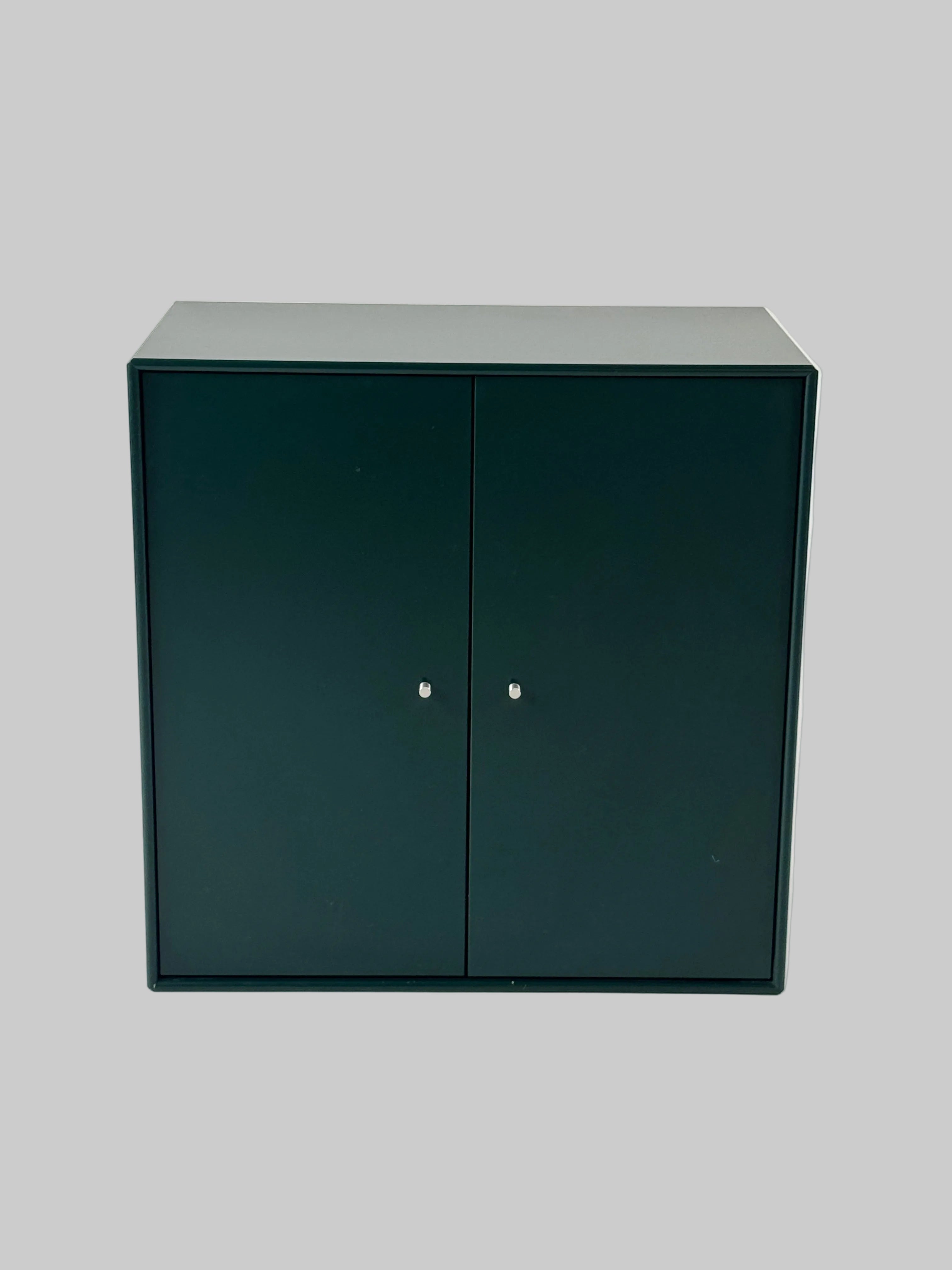 Montana 1118 Skab – Mørkegrøn 70x70x38 cm