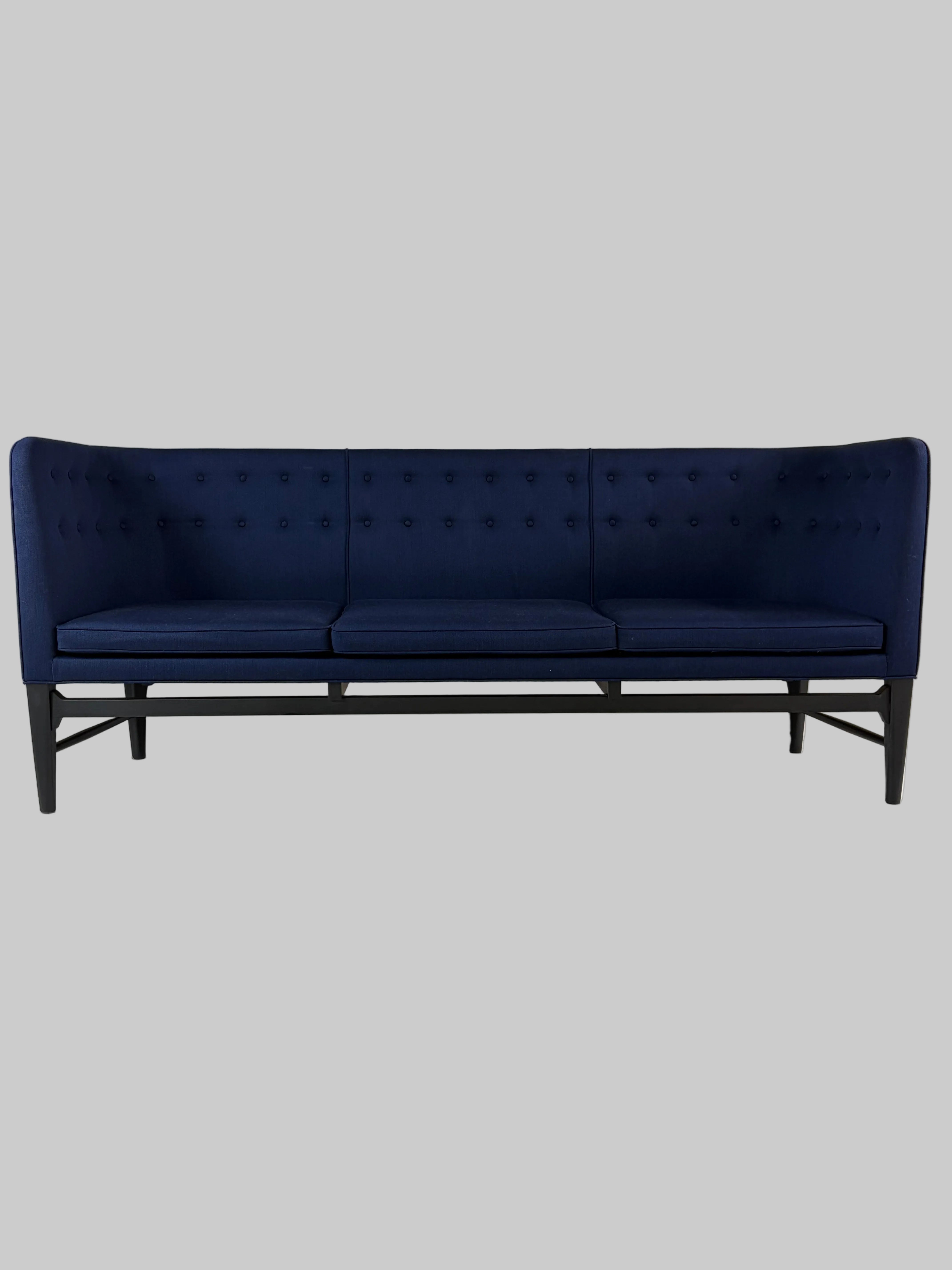 &Tradition Mayor AJ5  Sofa  – Mørkeblå/Sort Stel