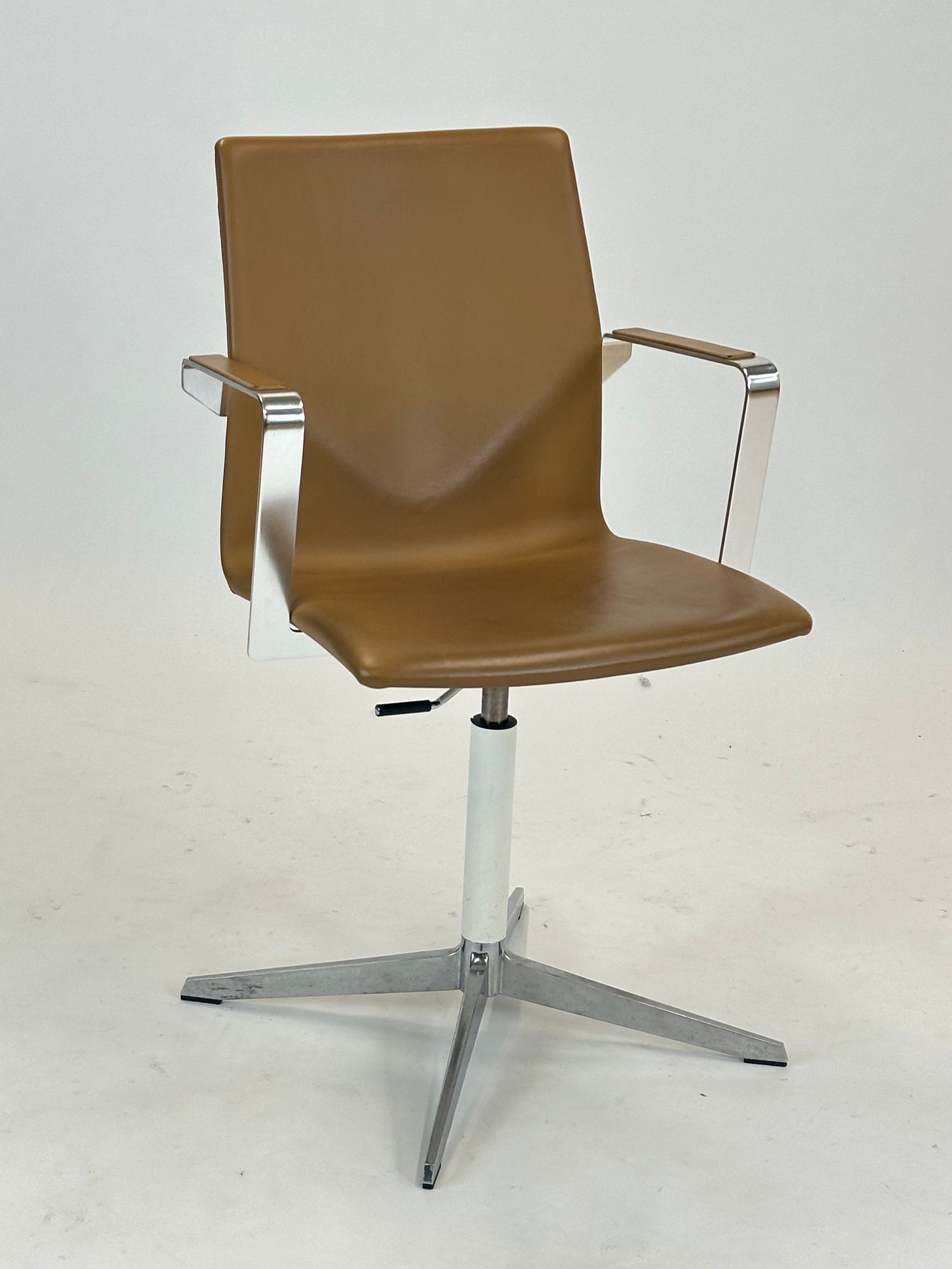 Four Design - 4-Cast® XL Mødestol (Lysebrun)