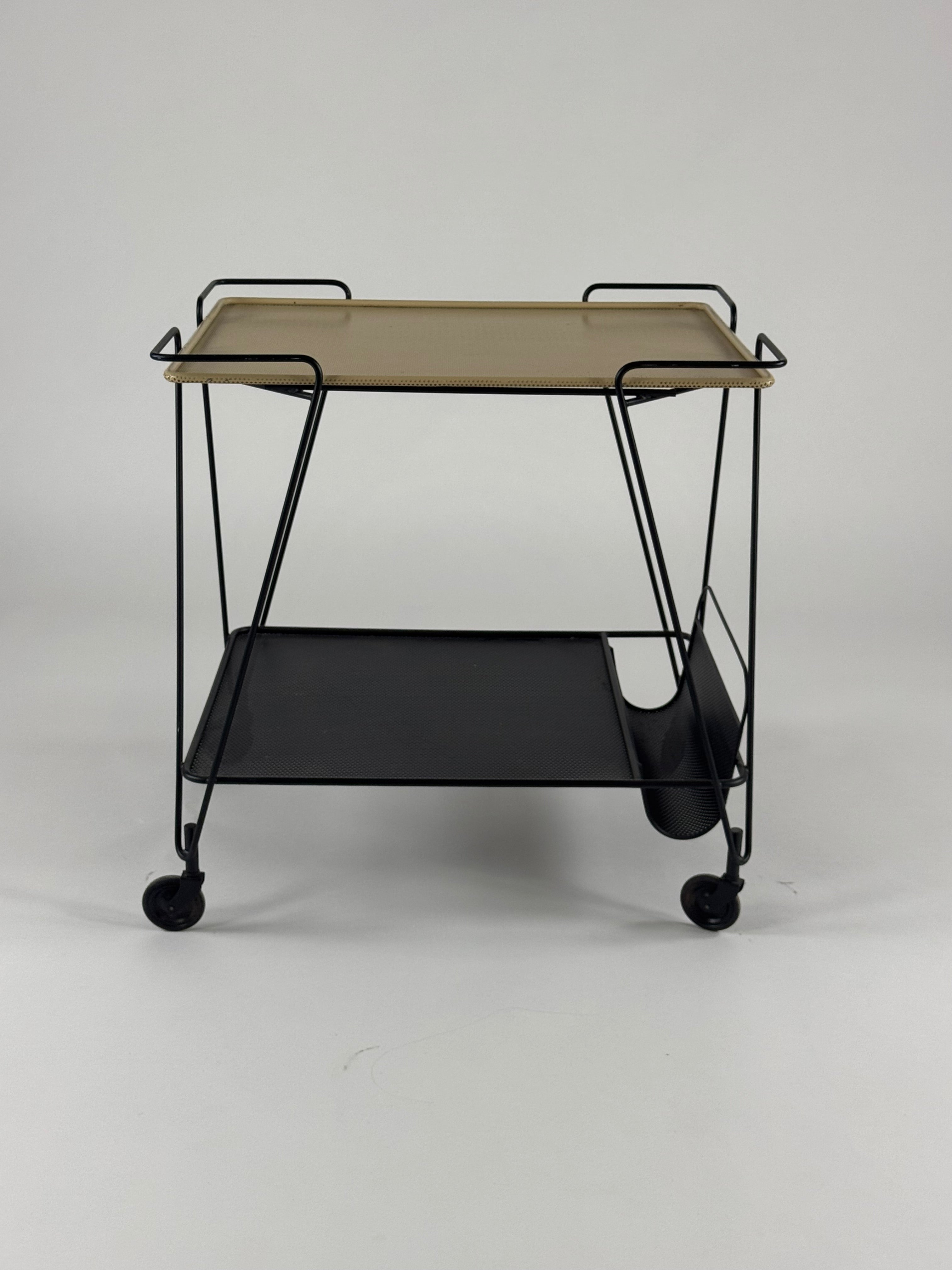 GUBI Matégot Trolley – Beige/Sort