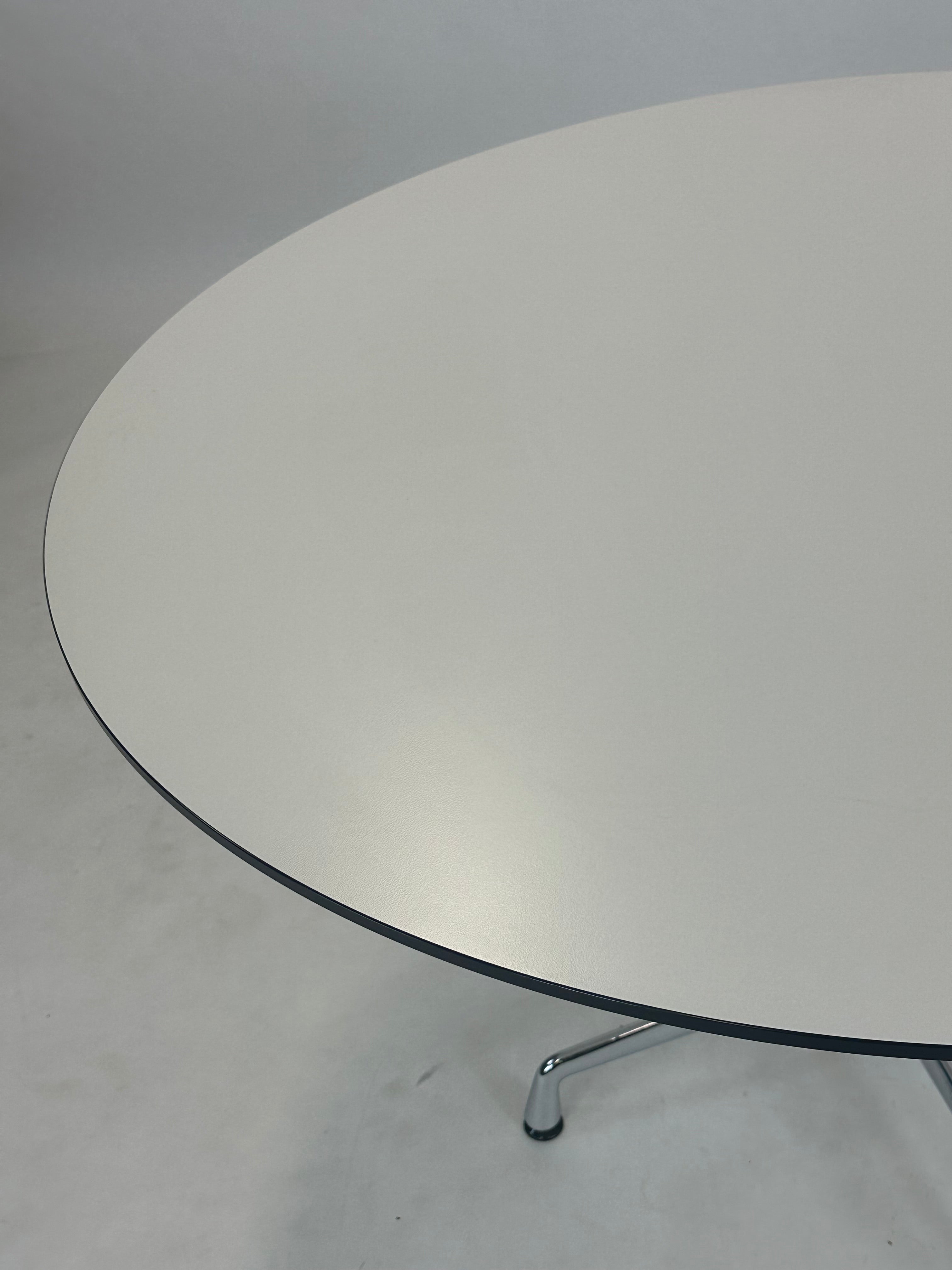 Vitra Eames Table