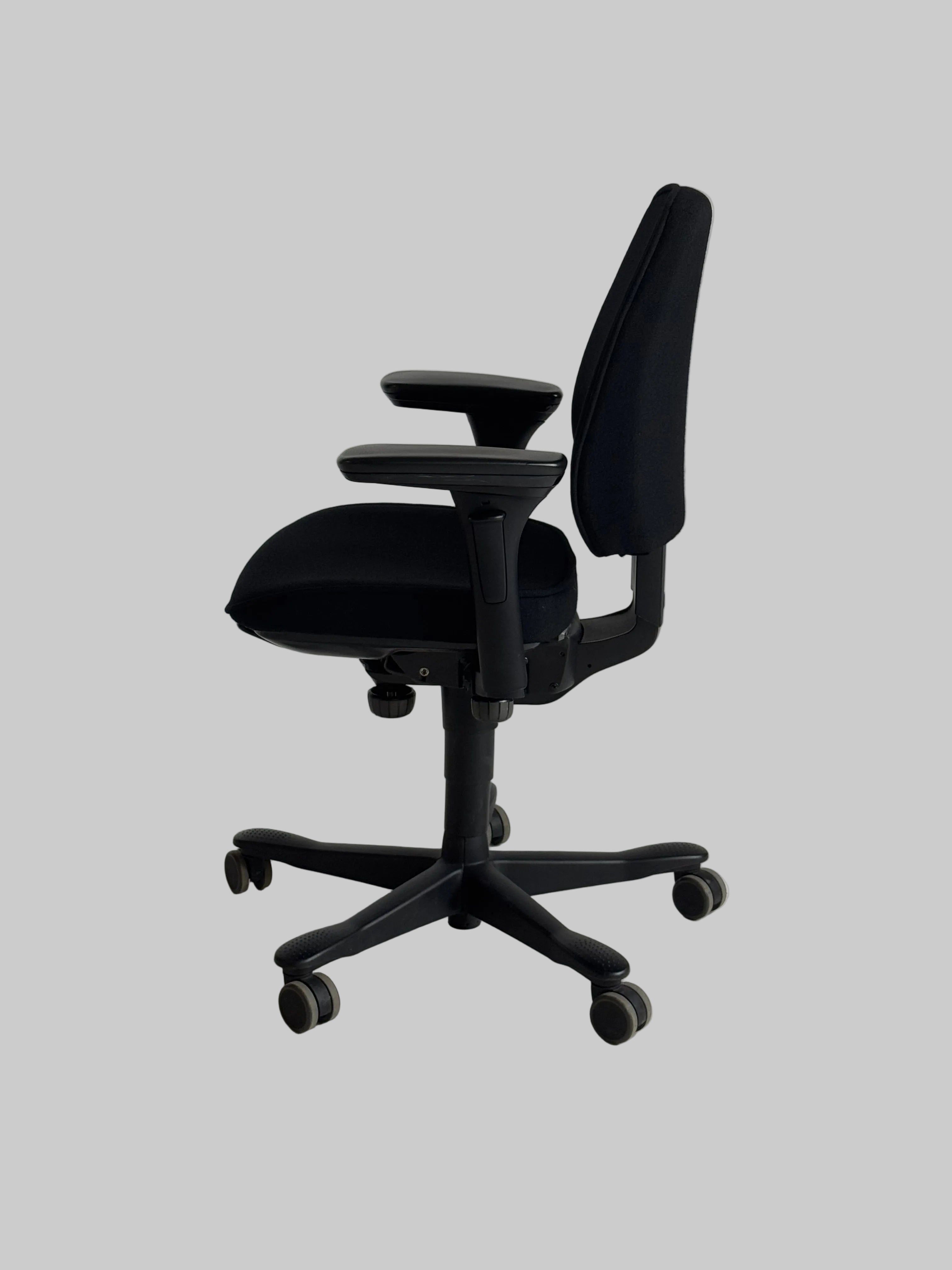 Kinnarps Free Float Kontorstol – Sort m. Armlæn