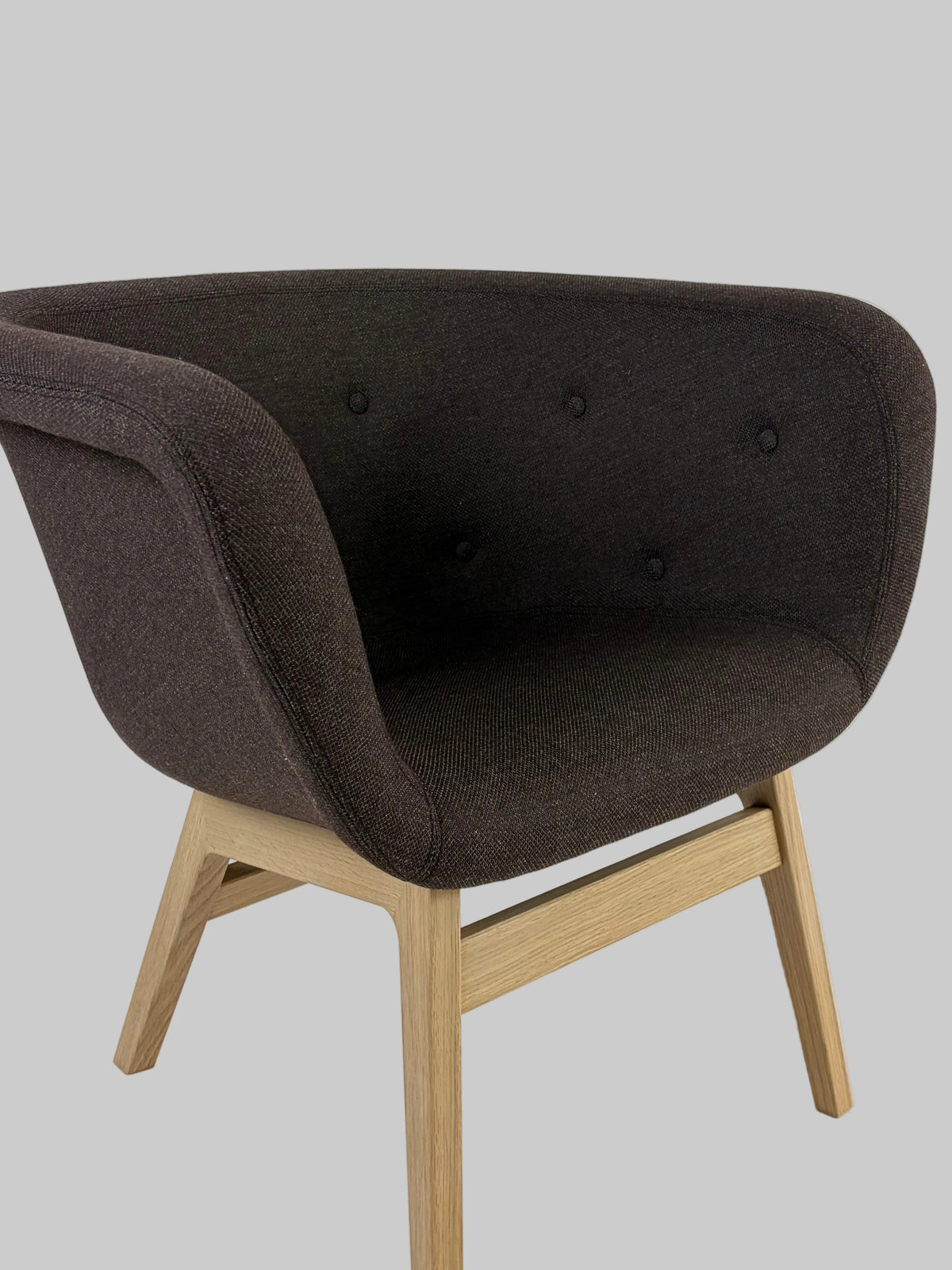 +HALLE Chester Loungestol – Brun/Eg Stel