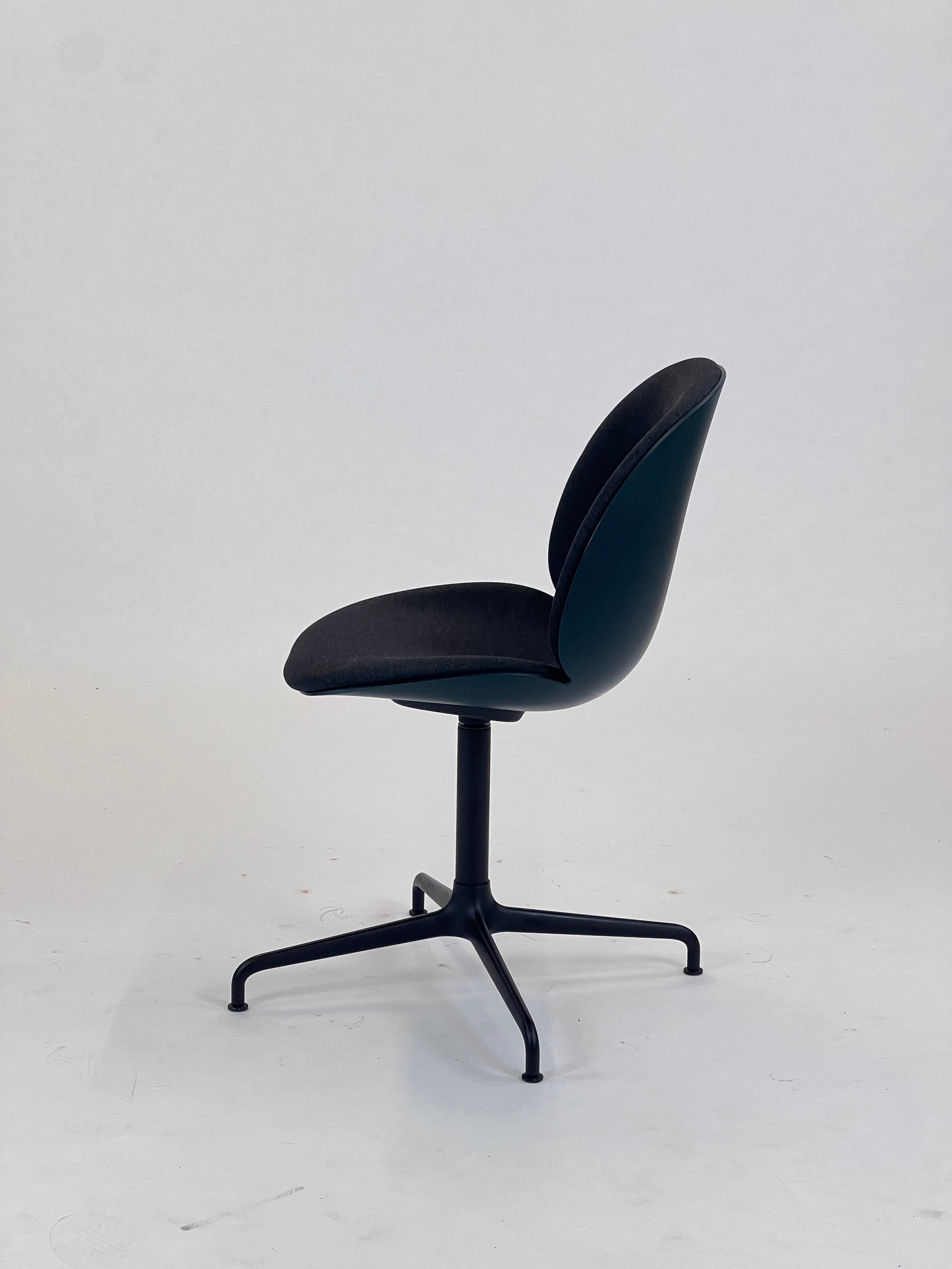 Gubi Beetle Meeting Chair