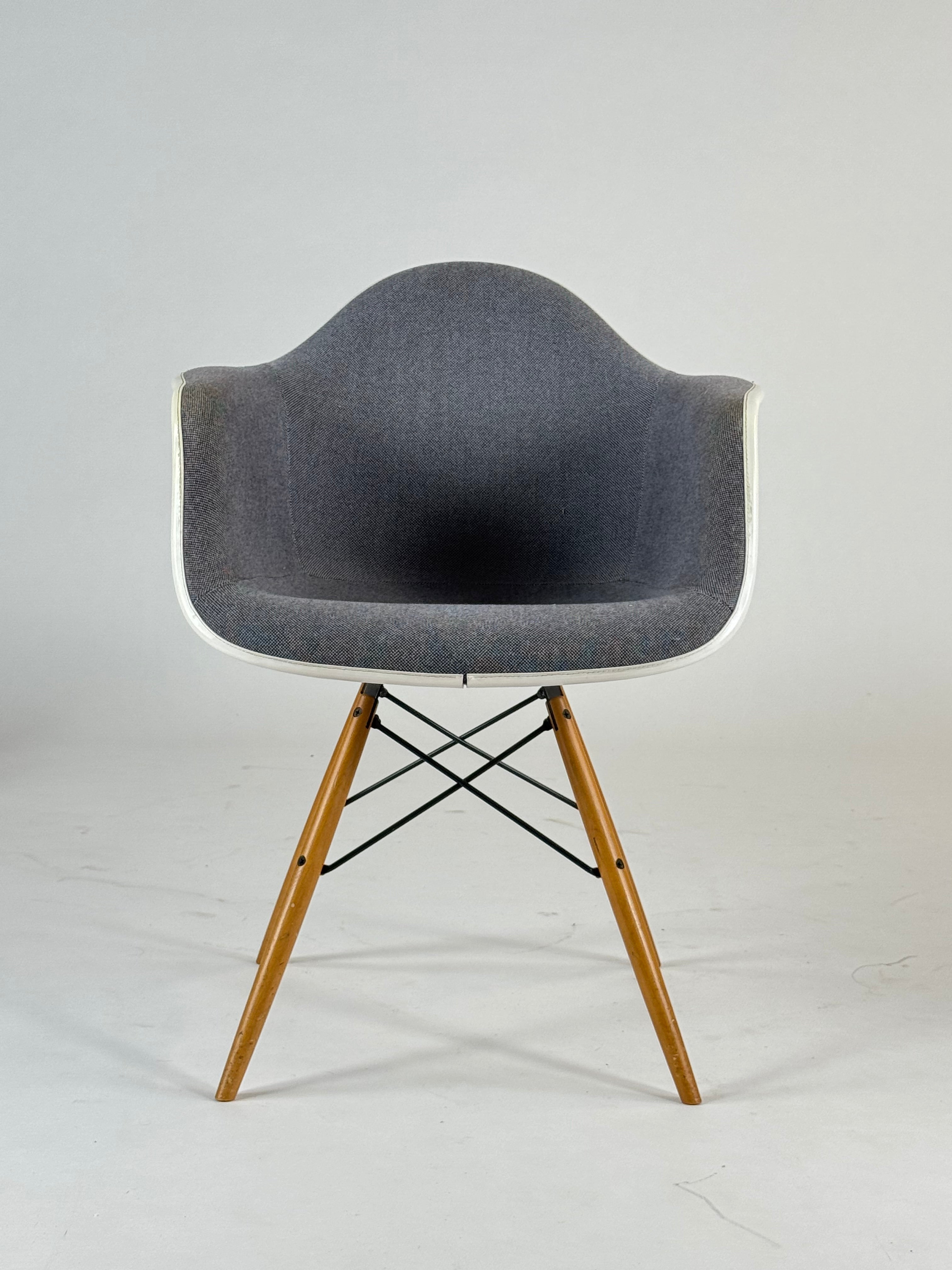Vitra - Eames Plastic Armchair
