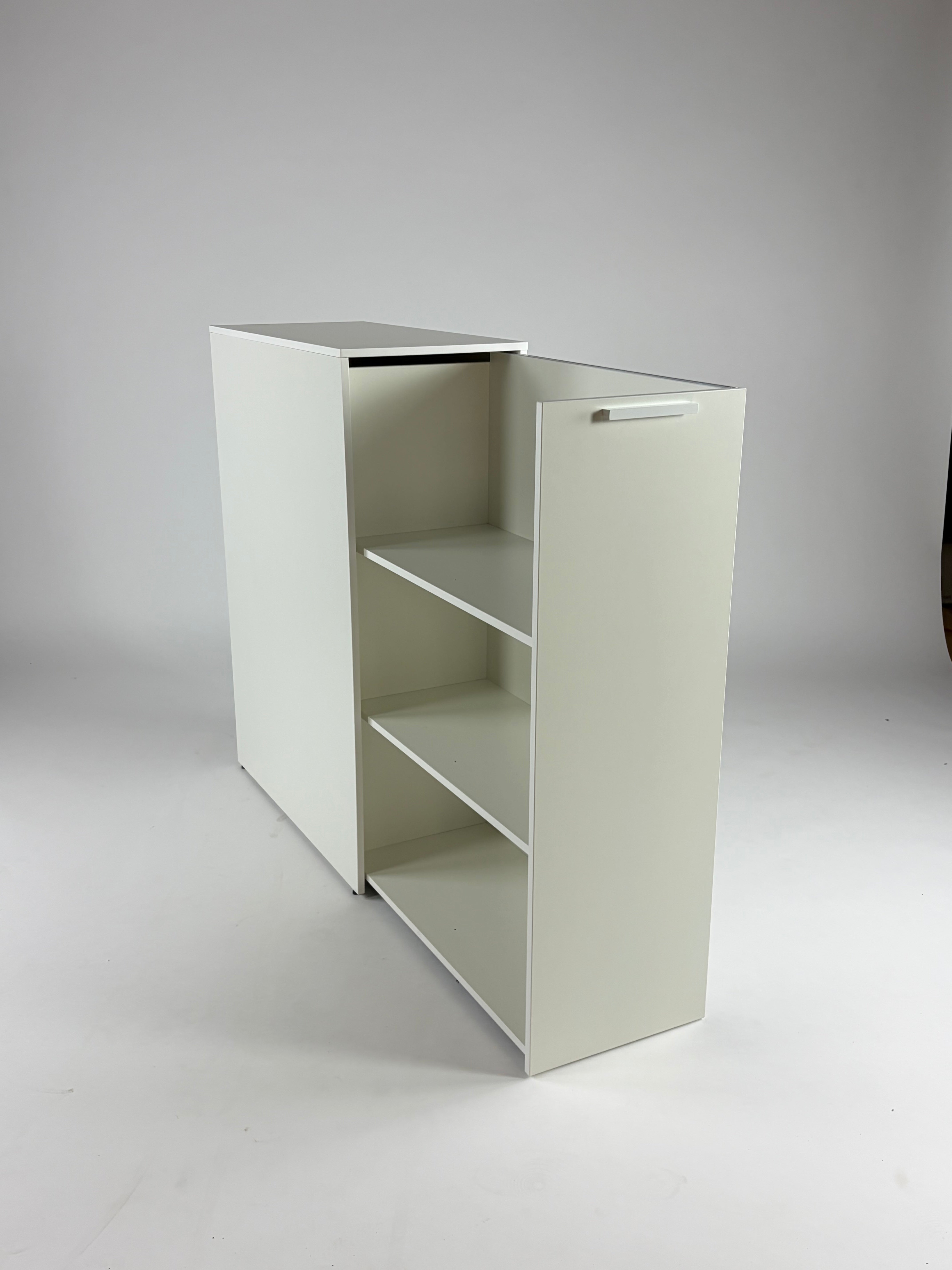 Udtræksskab – Hvid 83x40x114cm