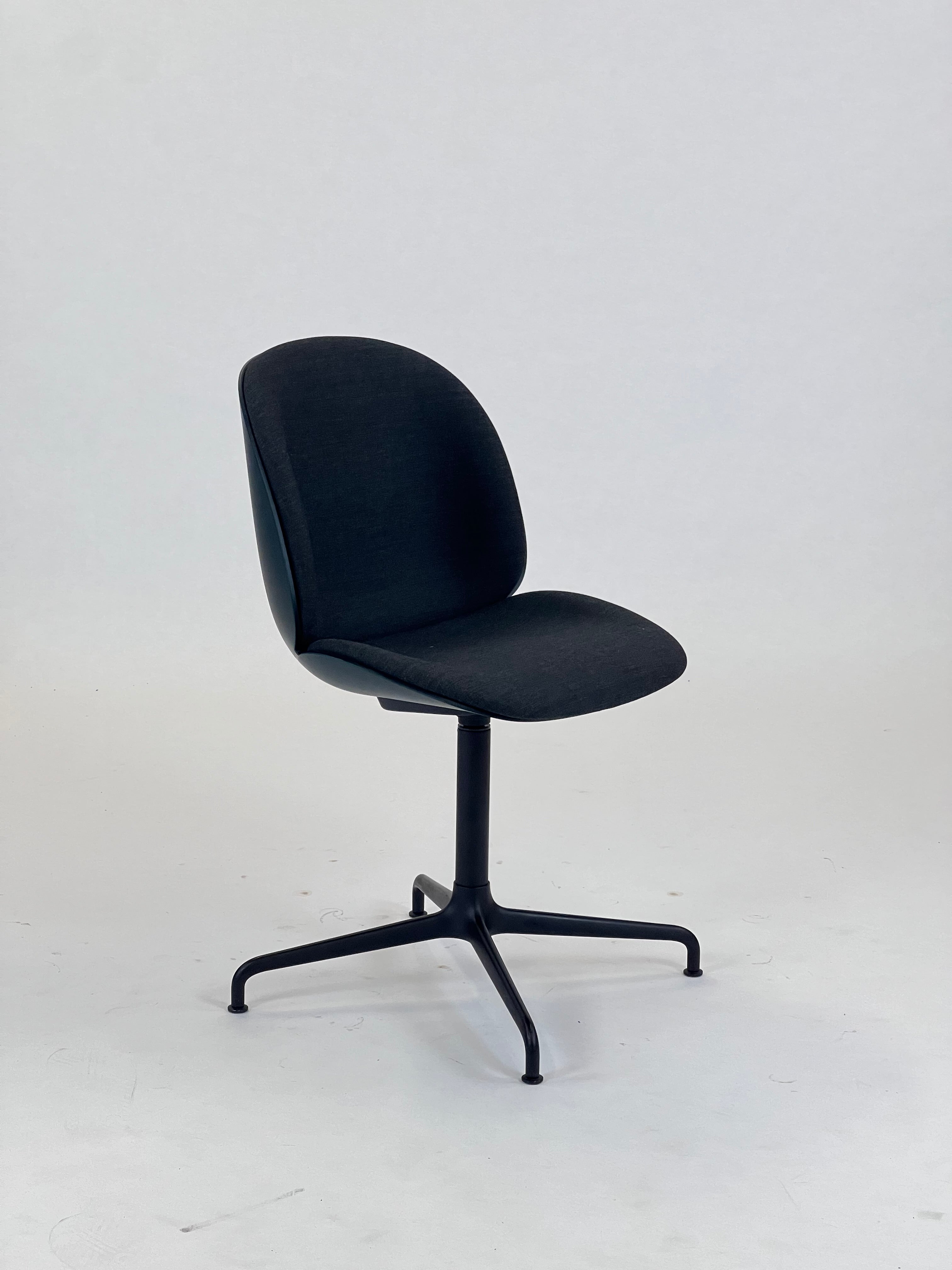 Gubi Beetle Meeting Chair