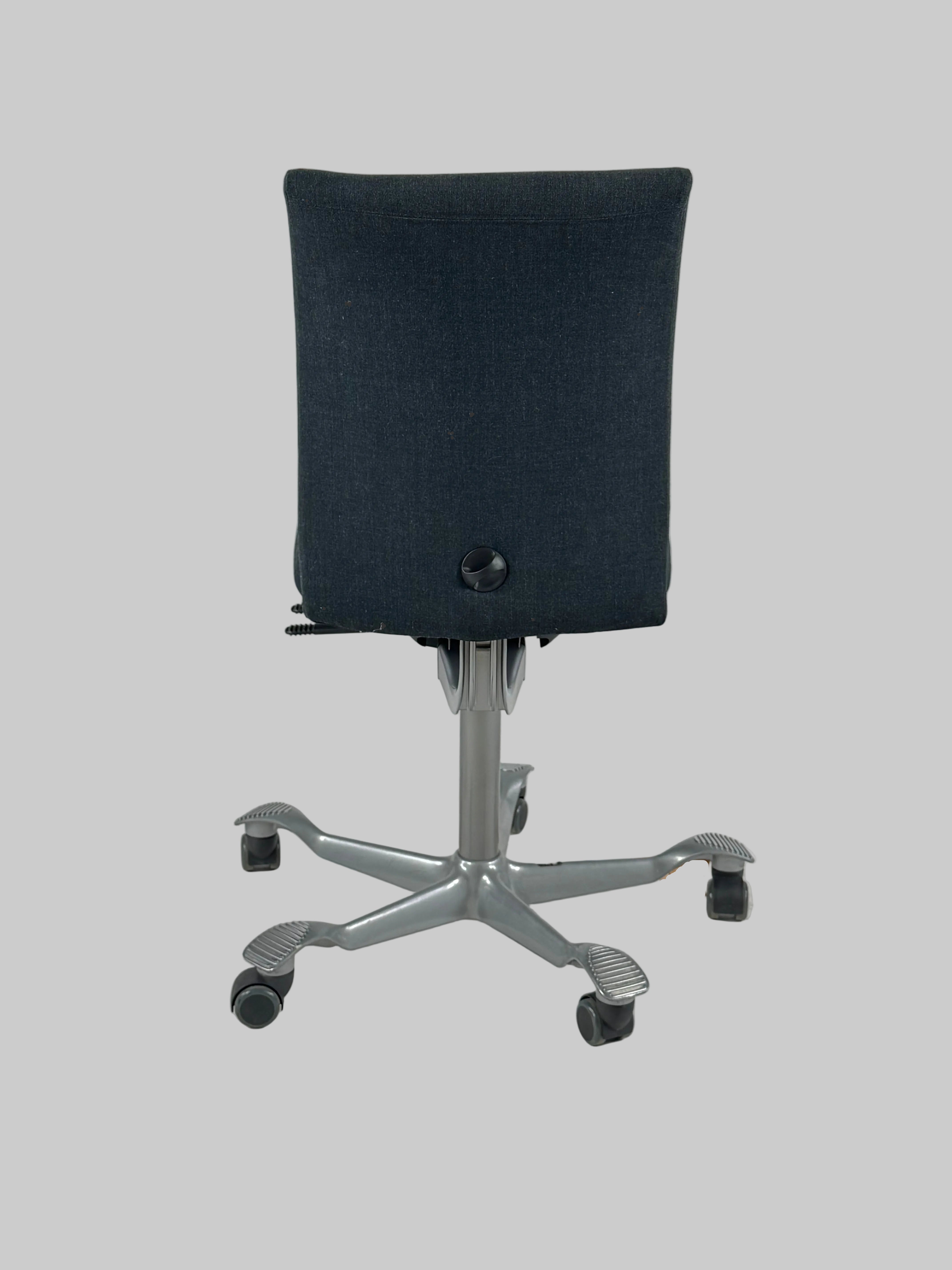 HÅG H04 4100 Kontorstol – Mørkegrå/Gråt Stel 200 mm