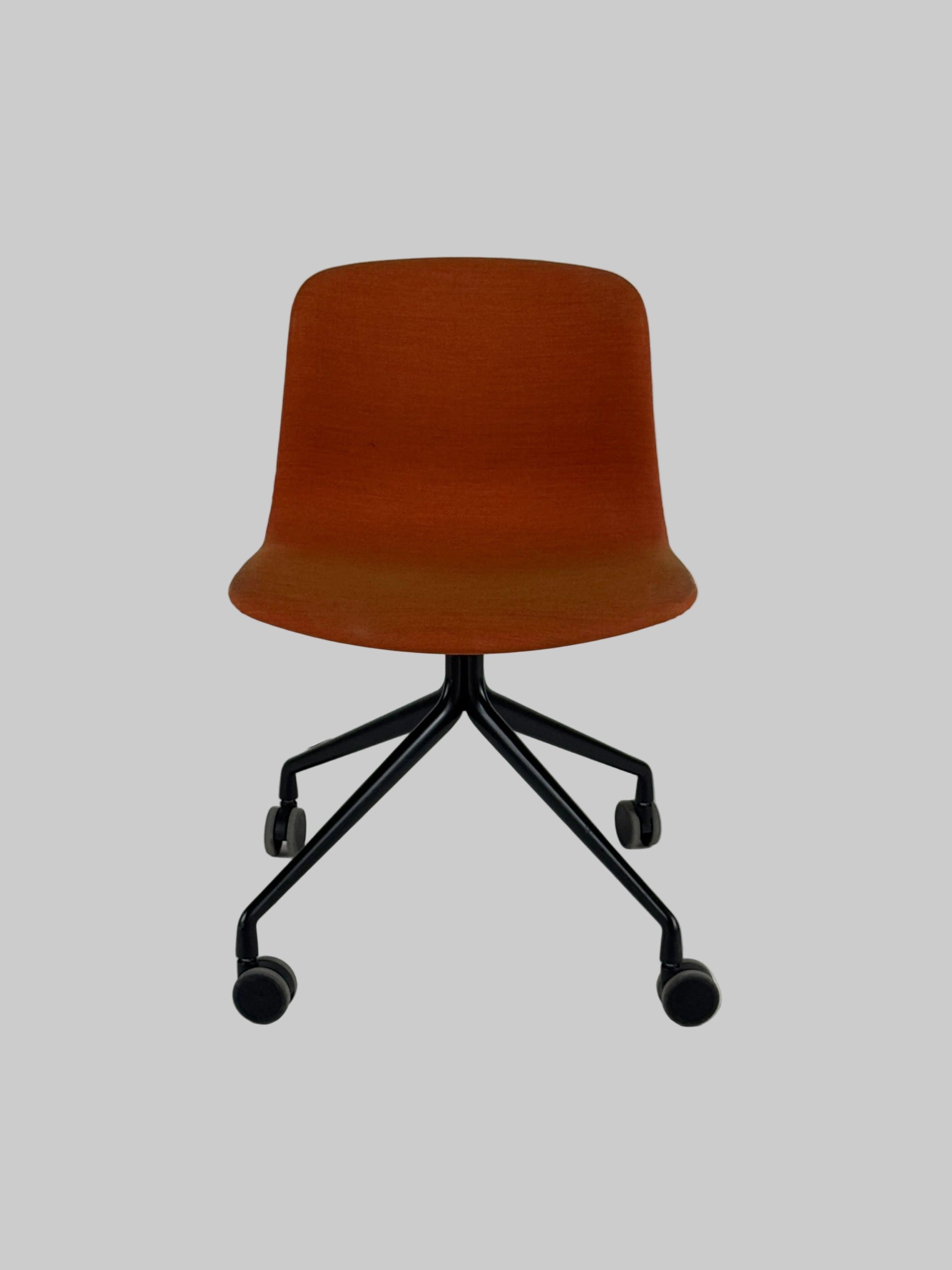 HAY AAC15 Stol - Orange/Sort Stel