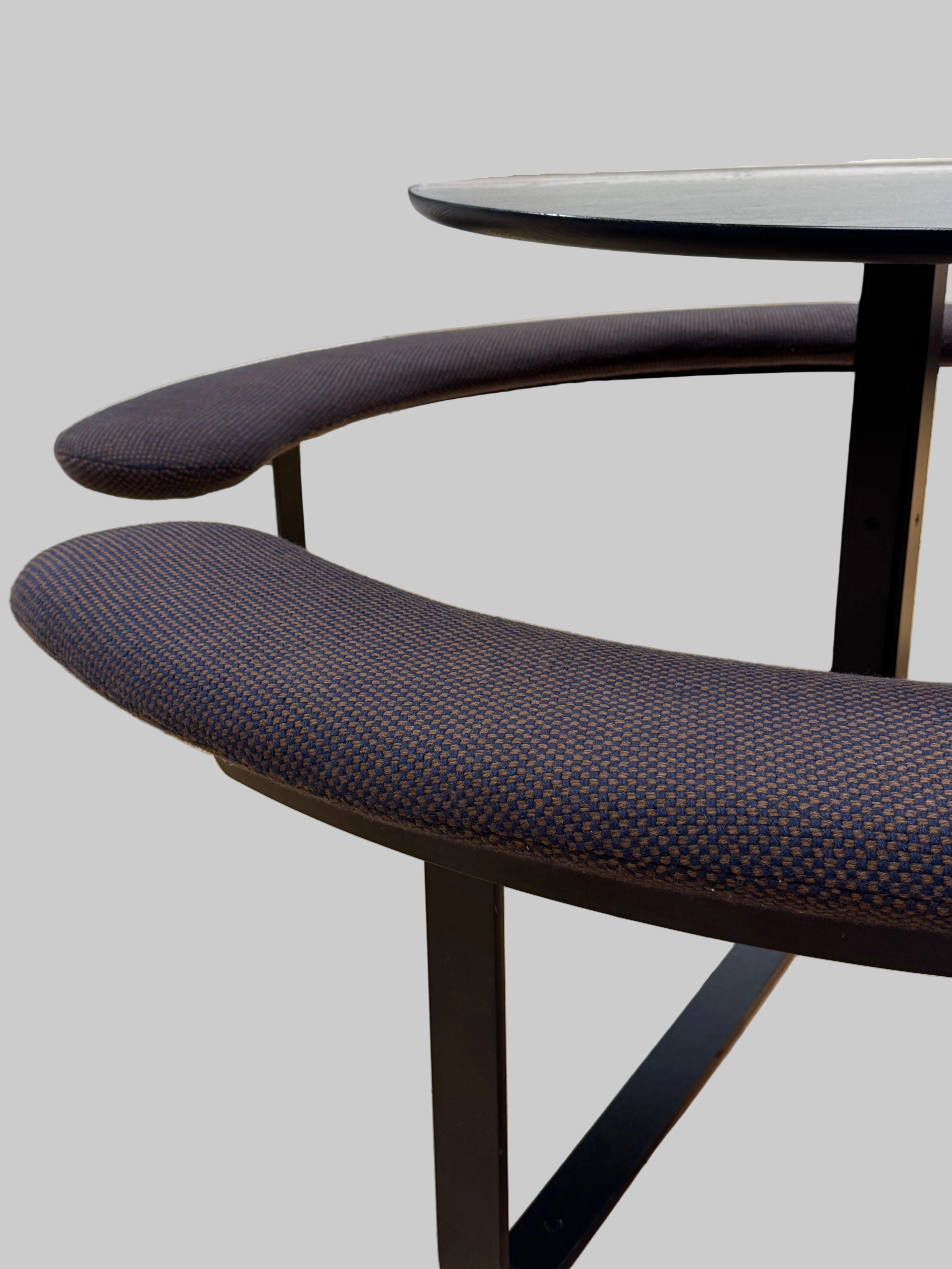 +Halle Picnic Table Low – Mørkeblå/Brun Ø180 cm