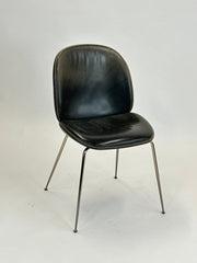 GUBI | Beetle Chair (Grå m. brun kant)