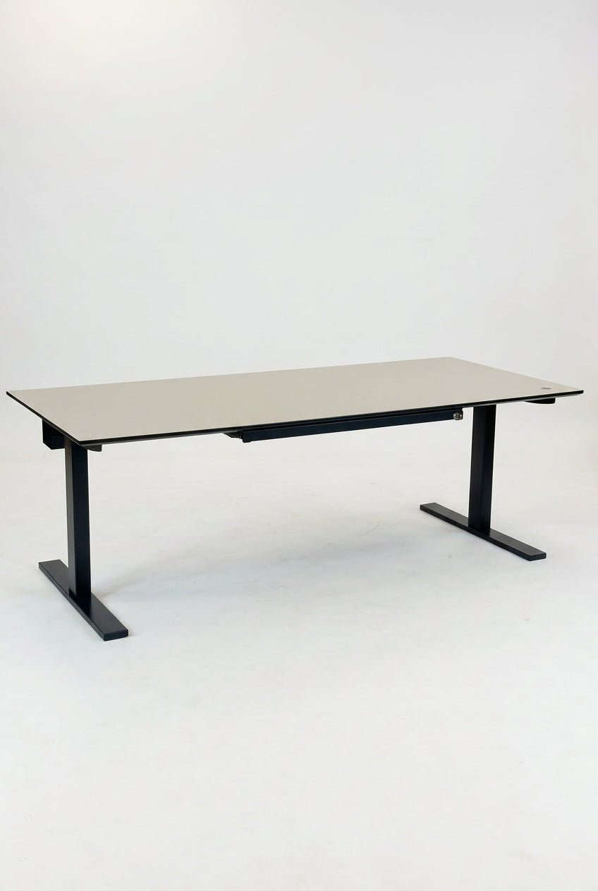 Linak Hæve/sænkebord – Beige/Sort Stel 180x80 cm