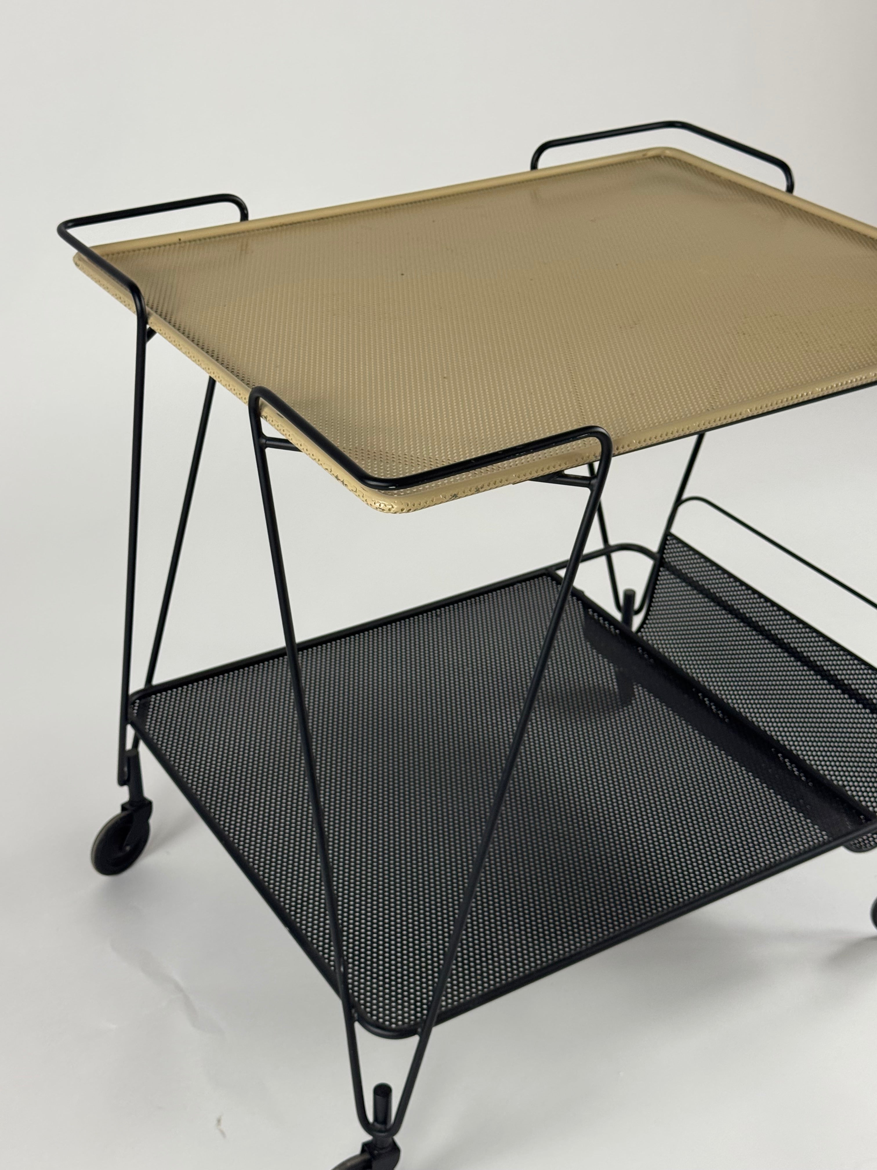 GUBI Matégot Trolley – Beige/Sort