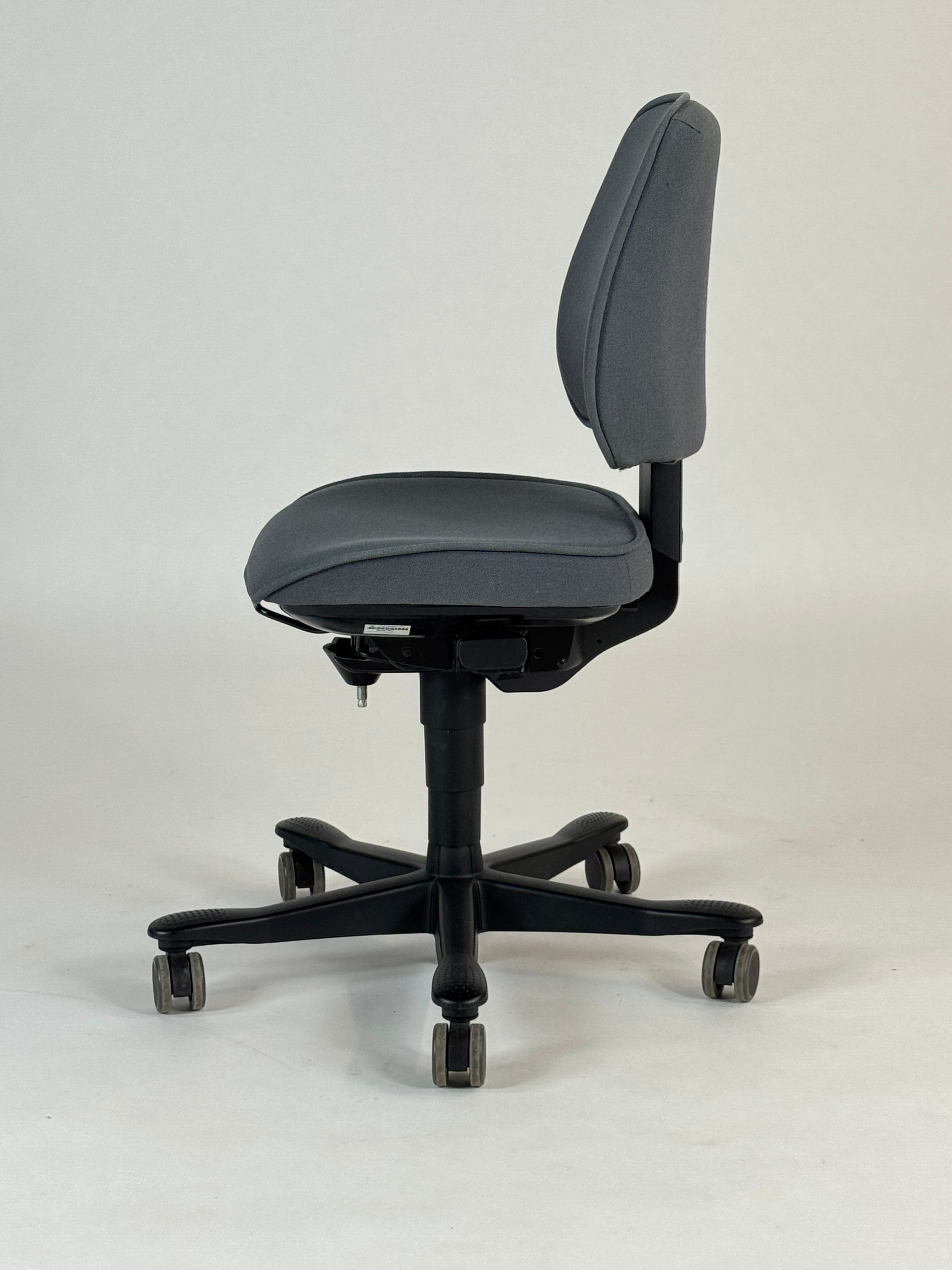 Kinnarps Free Float 6110 Kontorstol – Grå/Sort Stel