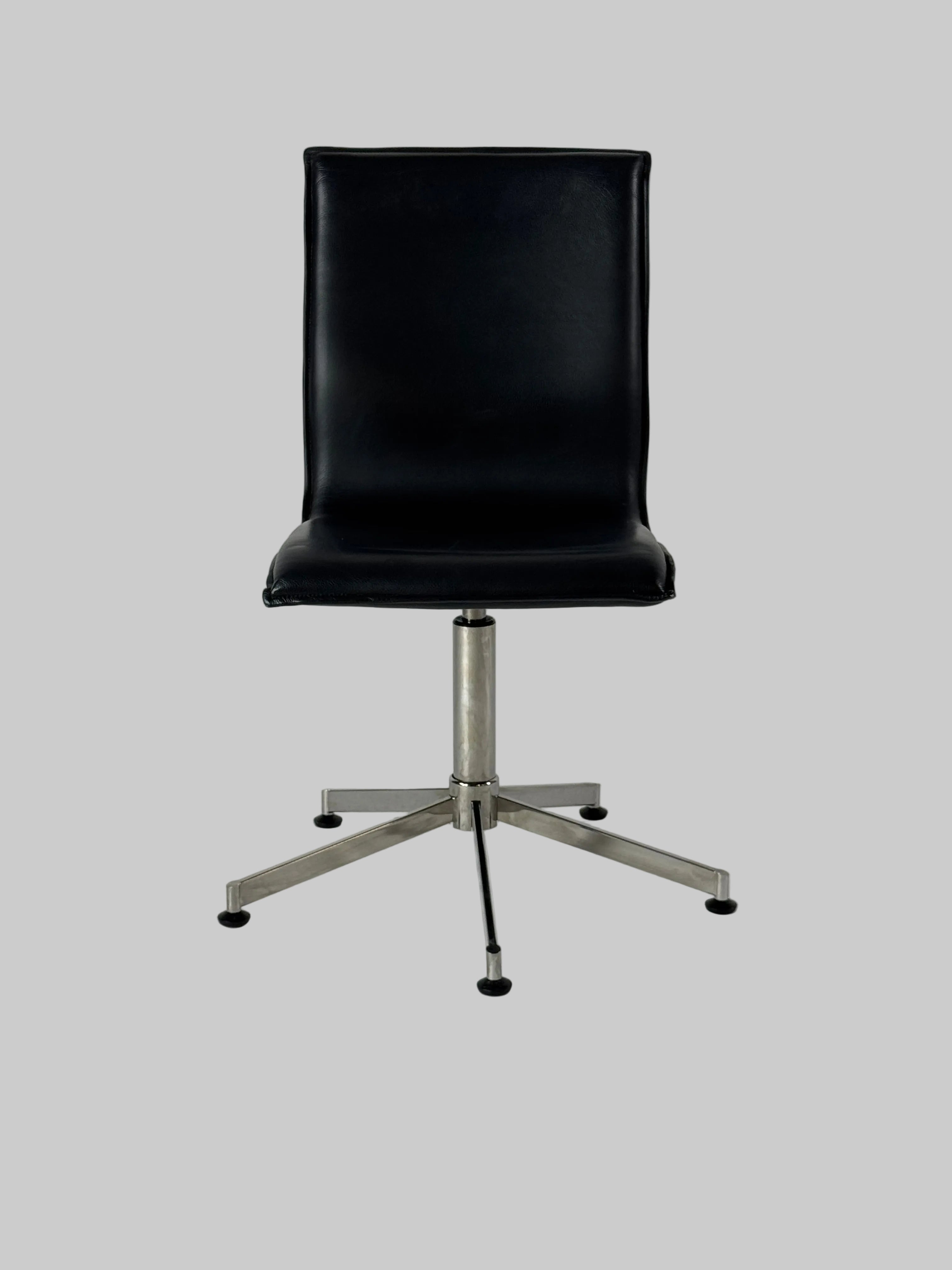 Magnus Olesen Inferno Stol – Sort Læder