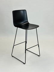 Pato Sledge Barstool (Sort) fra Fredericia Furniture