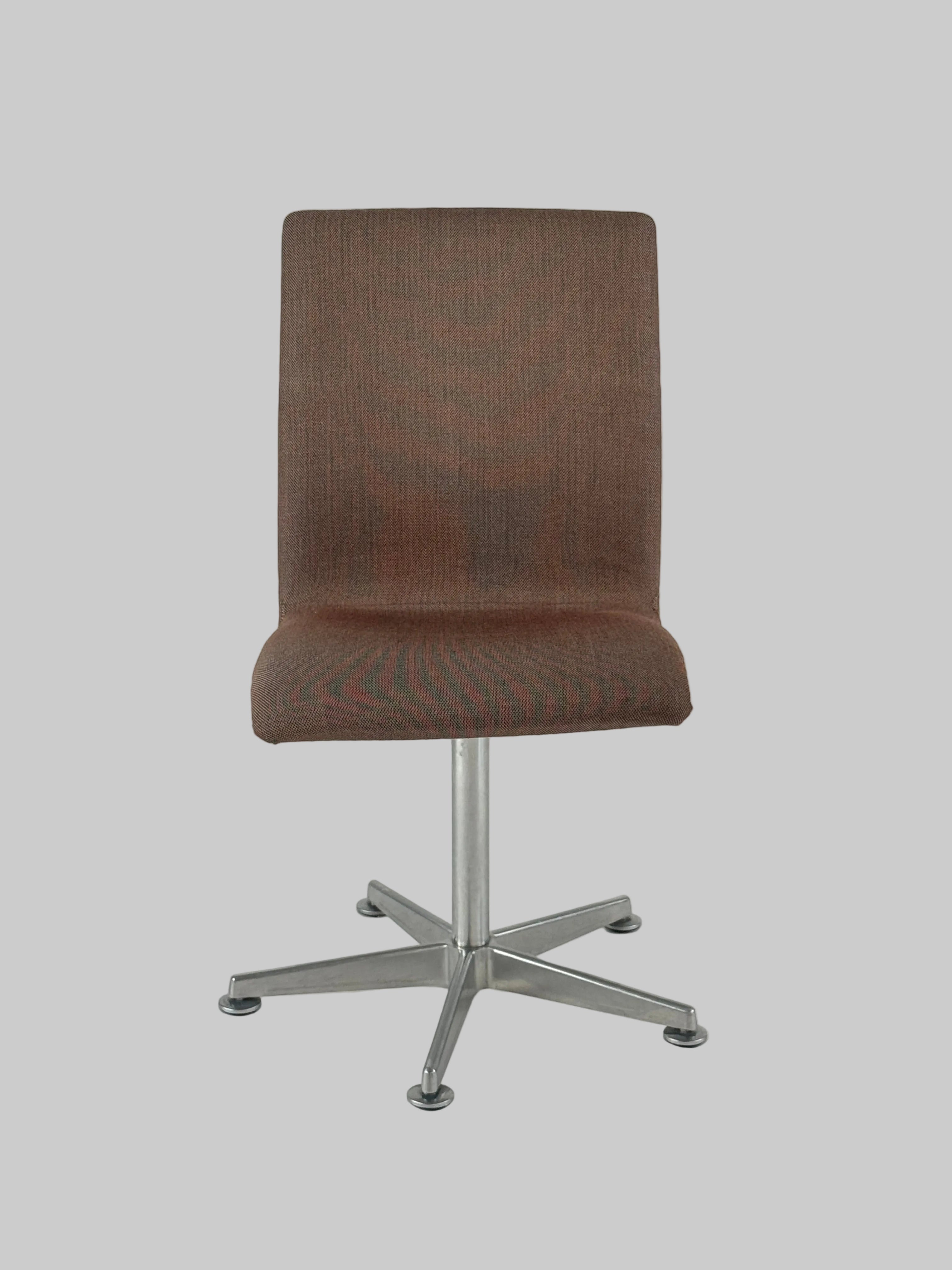 Fritz Hansen Oxford Stol – Brun/Krom Stel
