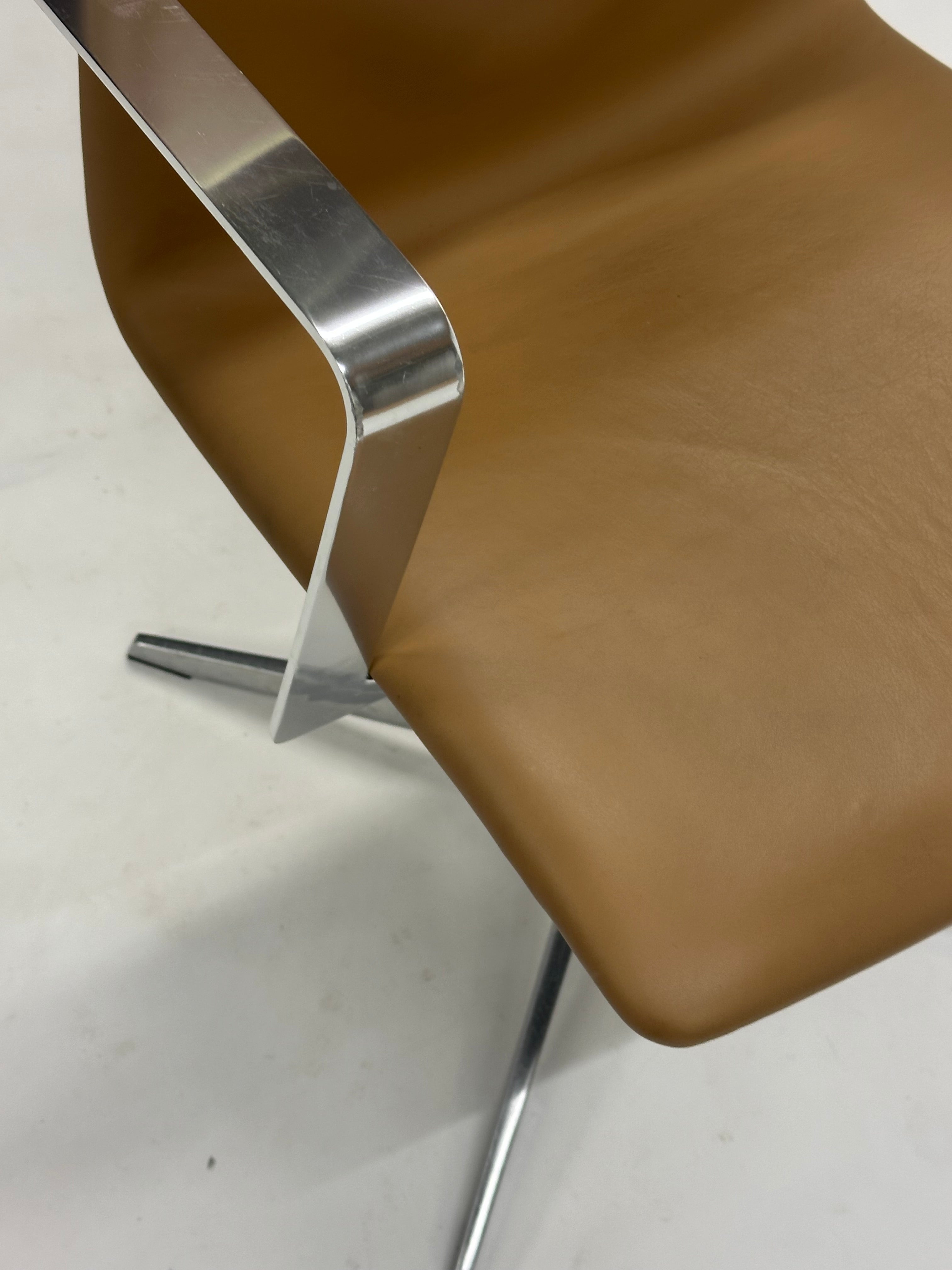 Four Design - 4-Cast® XL Mødestol (Lysebrun m. krom armlæn)