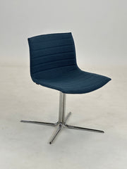 Arper Catifa 46 Mødestol (Mørkeblå)