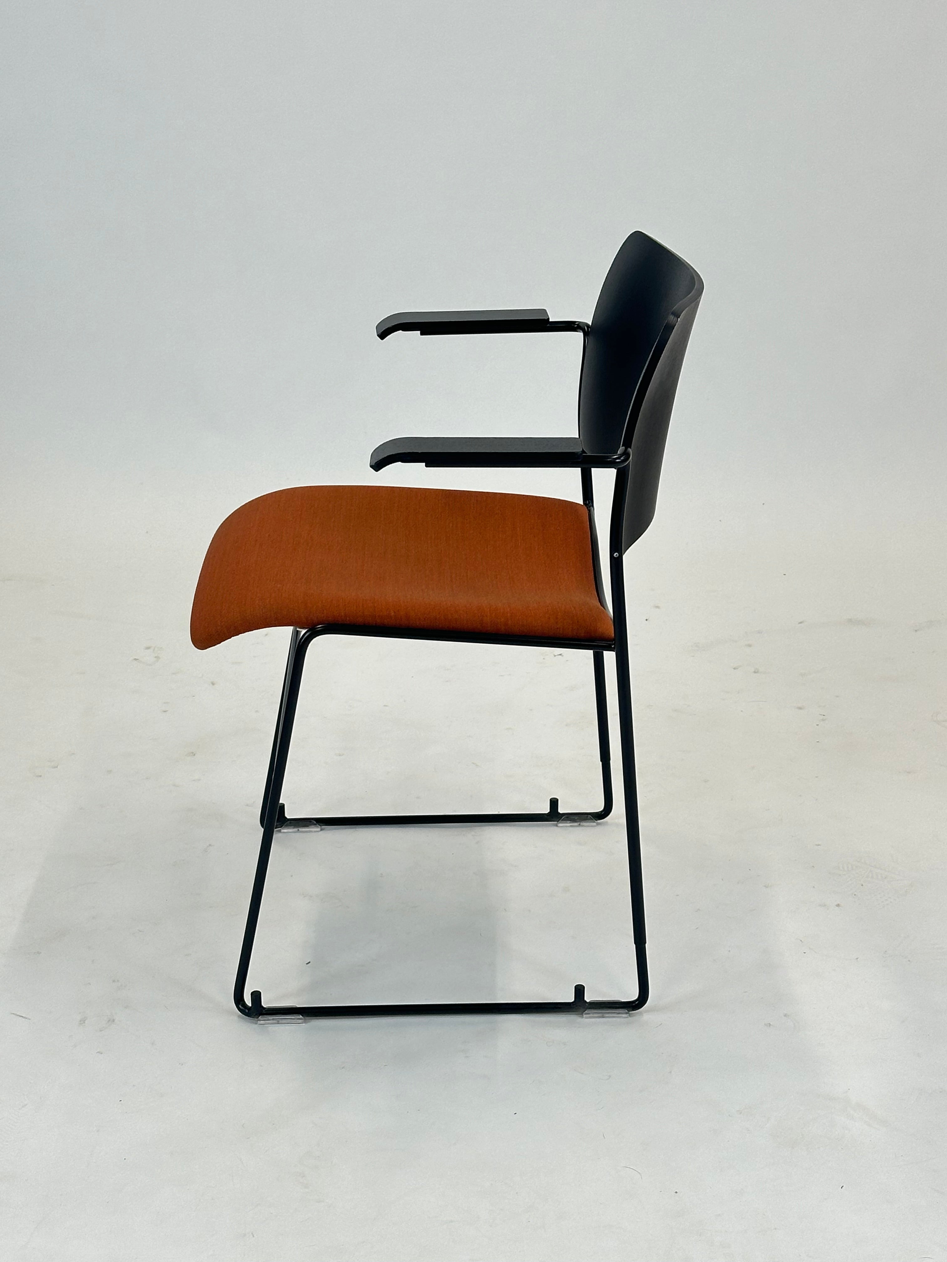 Howe | 40/4 Konferencestol (Orange/Sort)