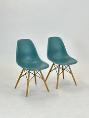 Sæt af Vitra Eames DSW Stole (Sea blue)